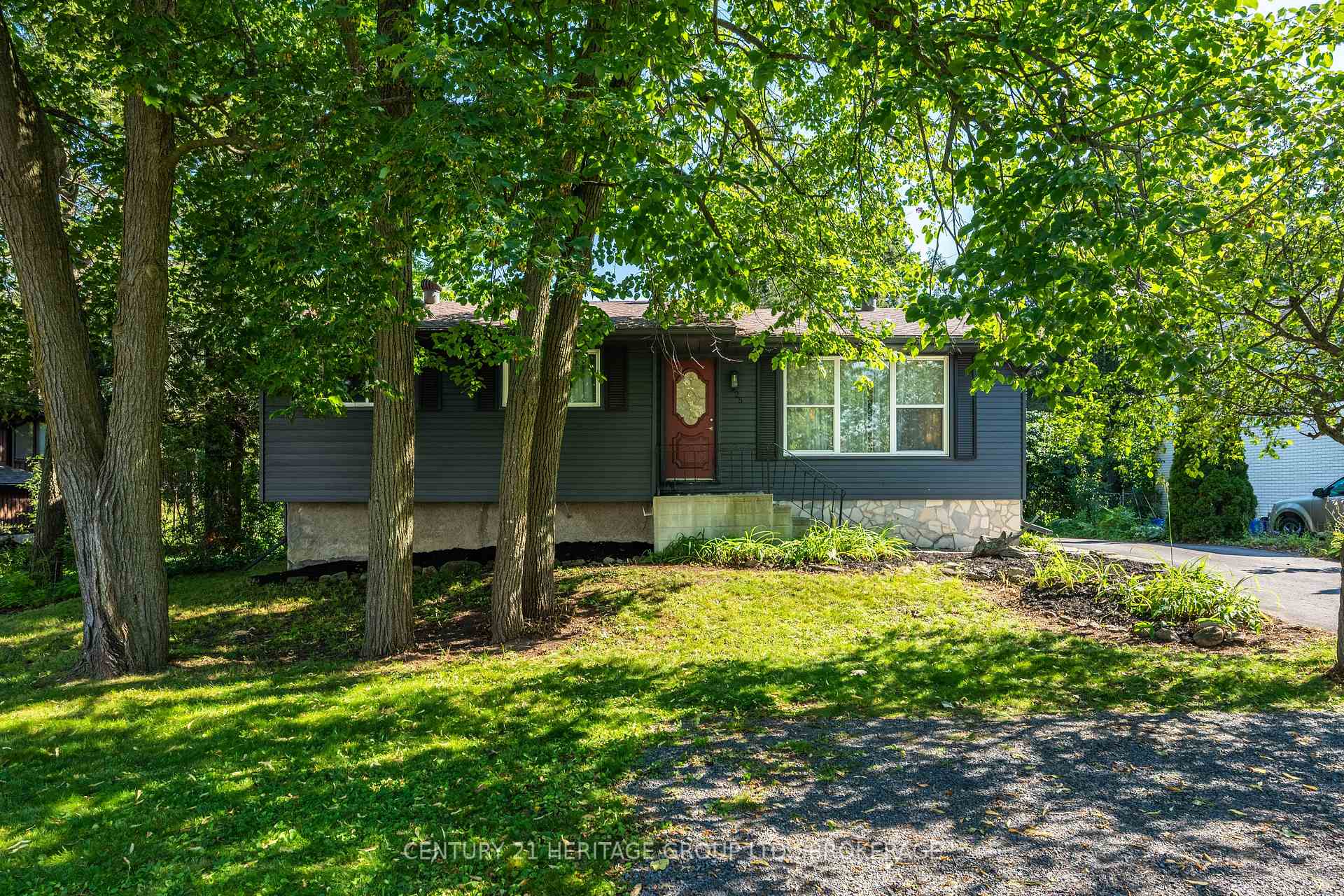 Photo of 925 Woodbine Road