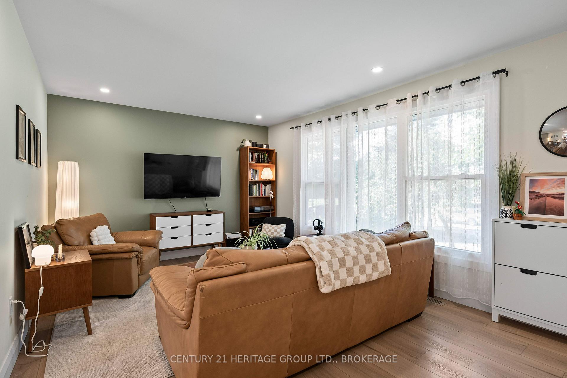 Photo 4 of 925 Woodbine Road, Kingston, North of Taylor-Kidd Blvd — HOMEH