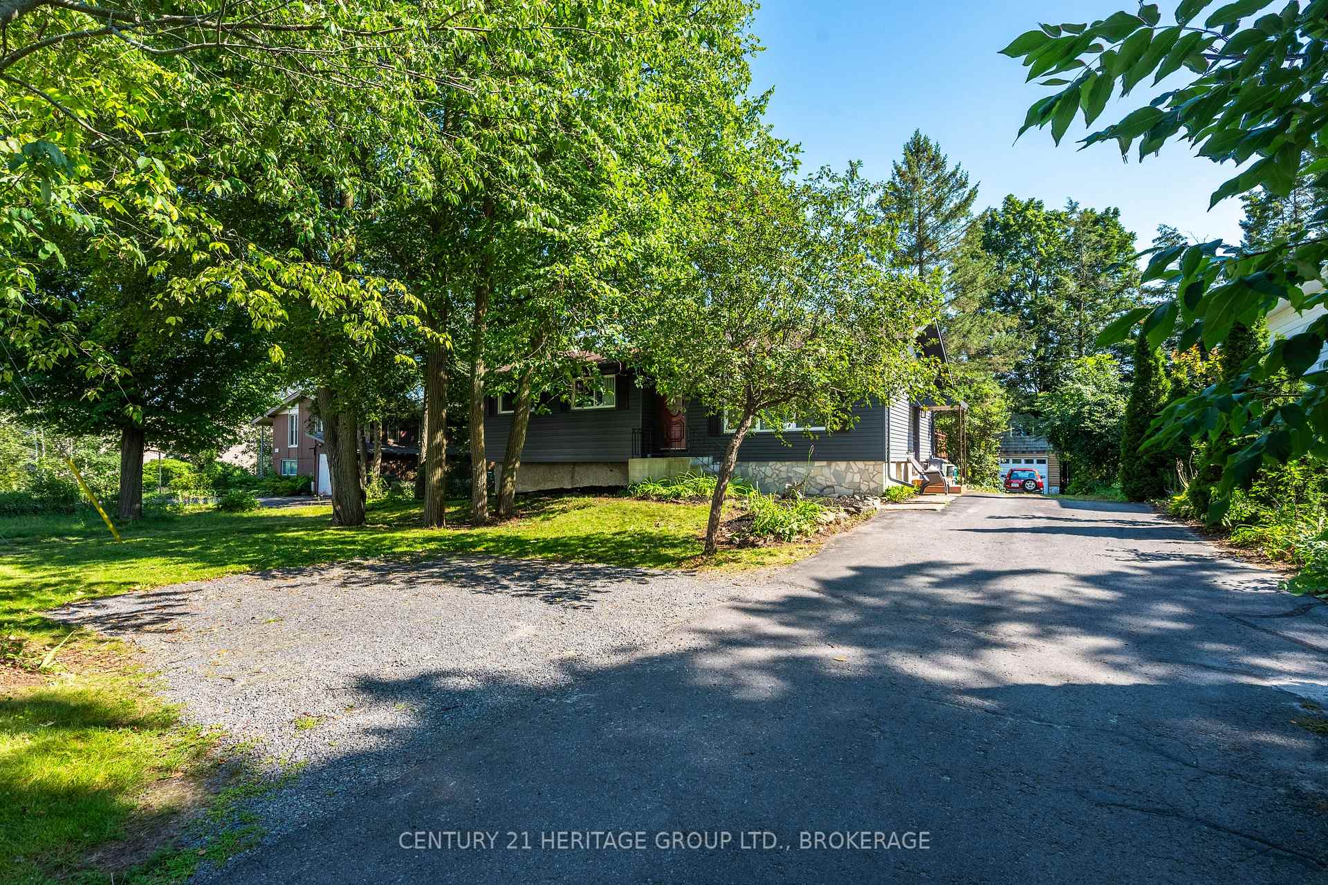Photo 2 of 925 Woodbine Road, Kingston, North of Taylor-Kidd Blvd — HOMEH