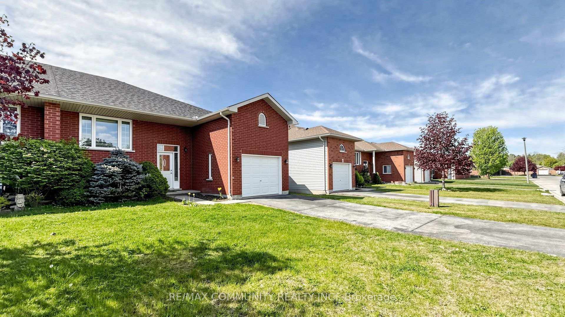 Photo 3 of 20 Landon Avenue, Norfolk, Simcoe — HOMEH