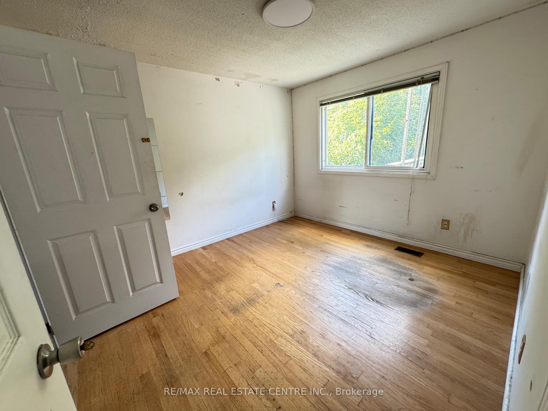 Photo 7 of 129 Kortright Road W, Guelph, Kortright West — HOMEH