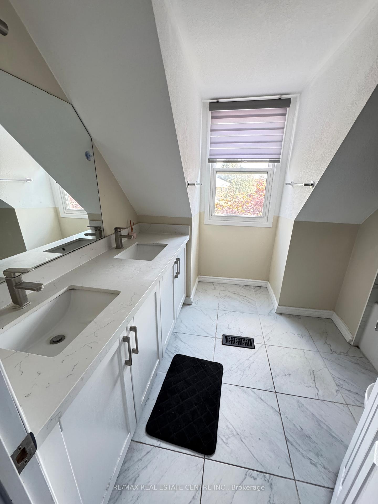 Photo 10 of 129 Kortright Road W, Guelph, Kortright West — HOMEH