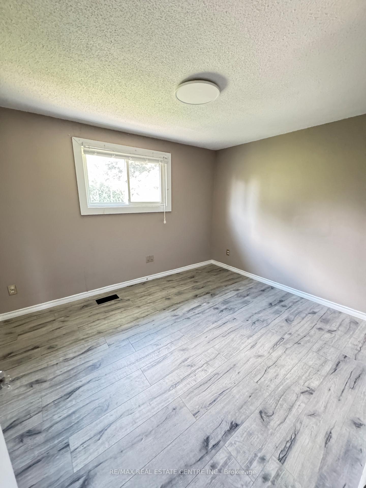 Photo 11 of 129 Kortright Road W, Guelph, Kortright West — HOMEH