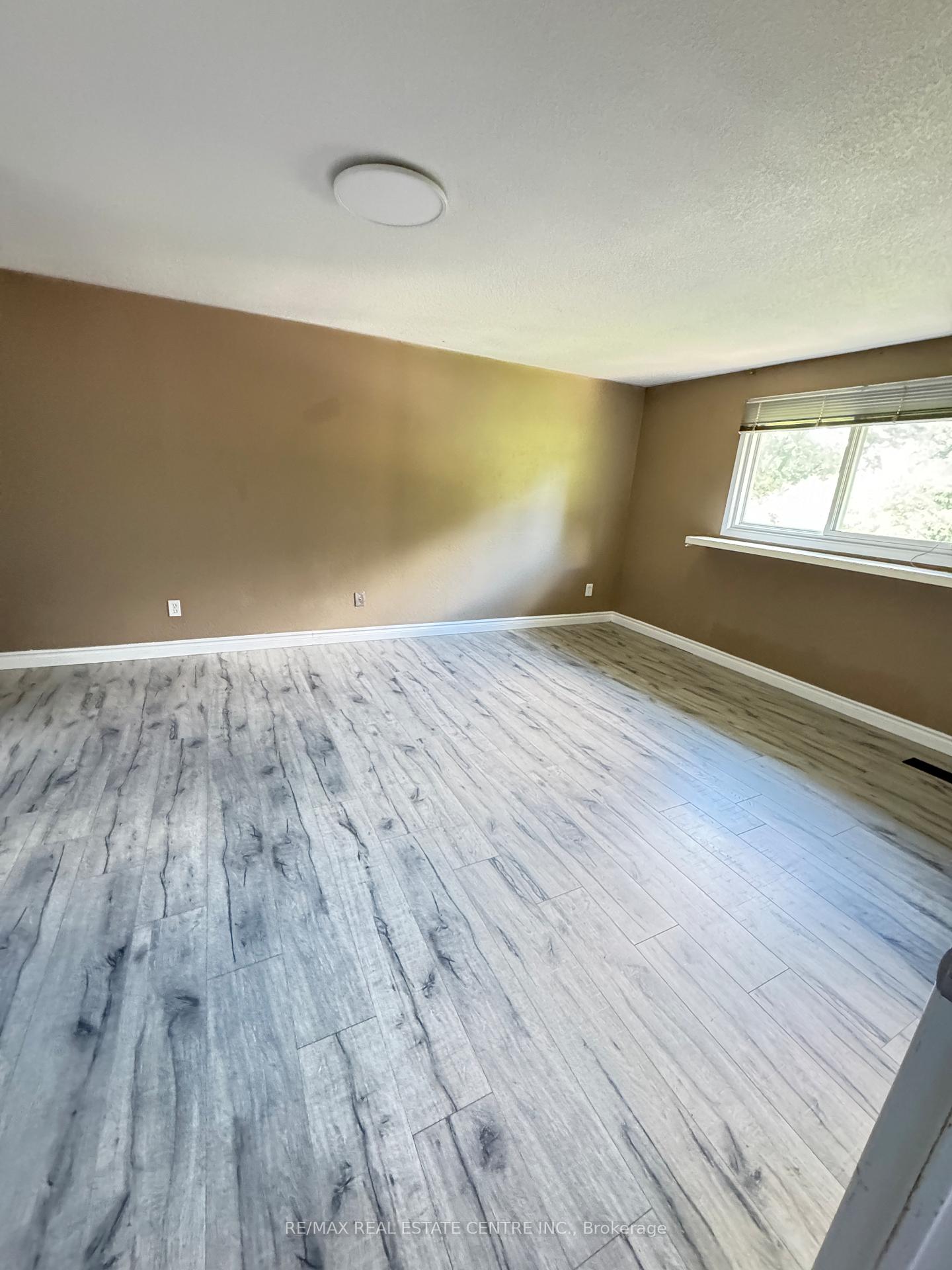 Photo 12 of 129 Kortright Road W, Guelph, Kortright West — HOMEH