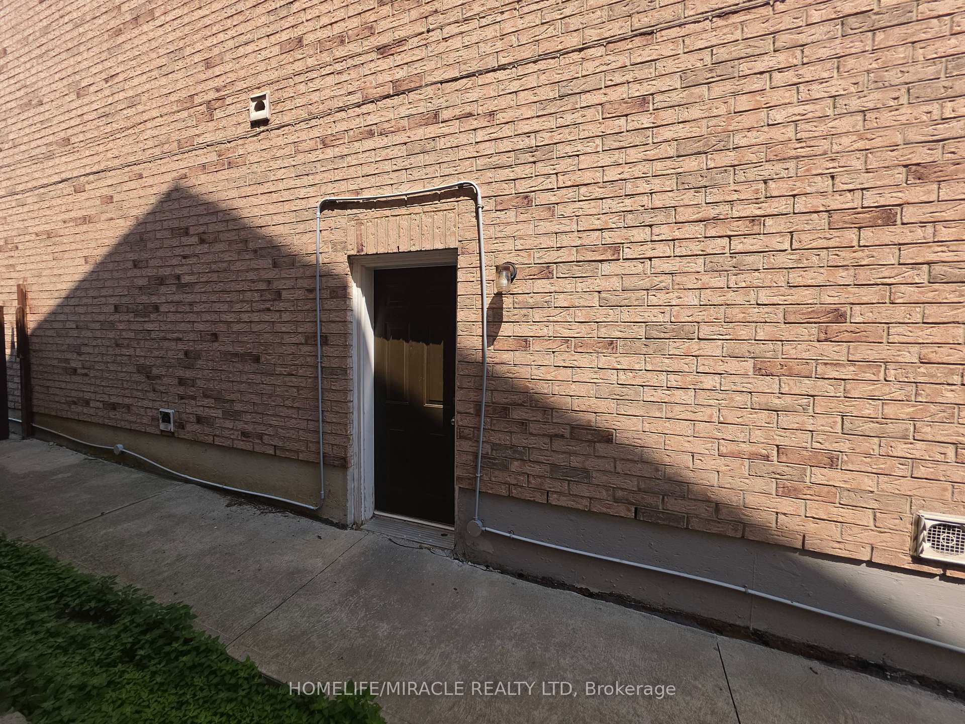 Photo 4 of Unit Basement, 59 Rollingwood Drive, Brampton, Fletcher's Creek South — HOMEH