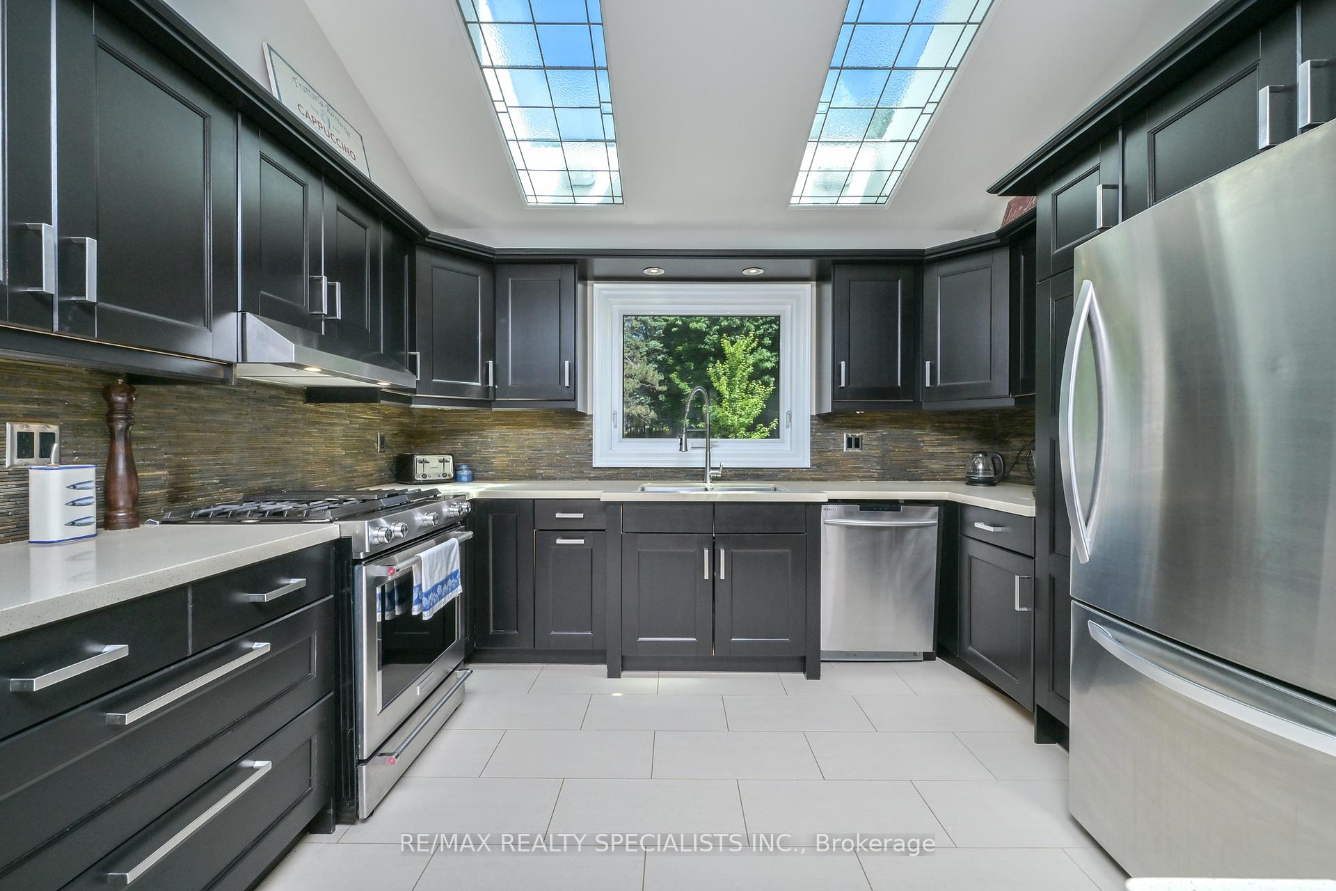 Photo 5 of 13 Snowberry Court, Caledon, Caledon Village — HOMEH