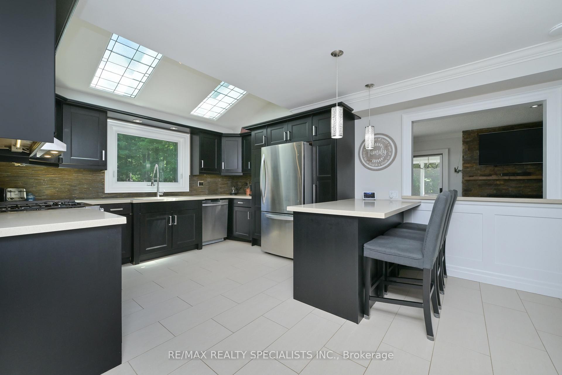 Photo 6 of 13 Snowberry Court, Caledon, Caledon Village — HOMEH