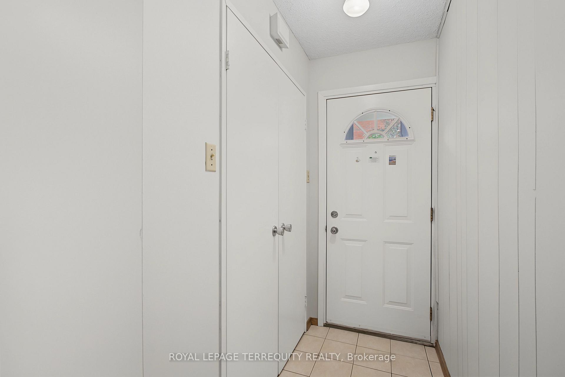Photo 2 of Unit 18, 11 Four Winds Drive, North York, York University Heights — HOMEH
