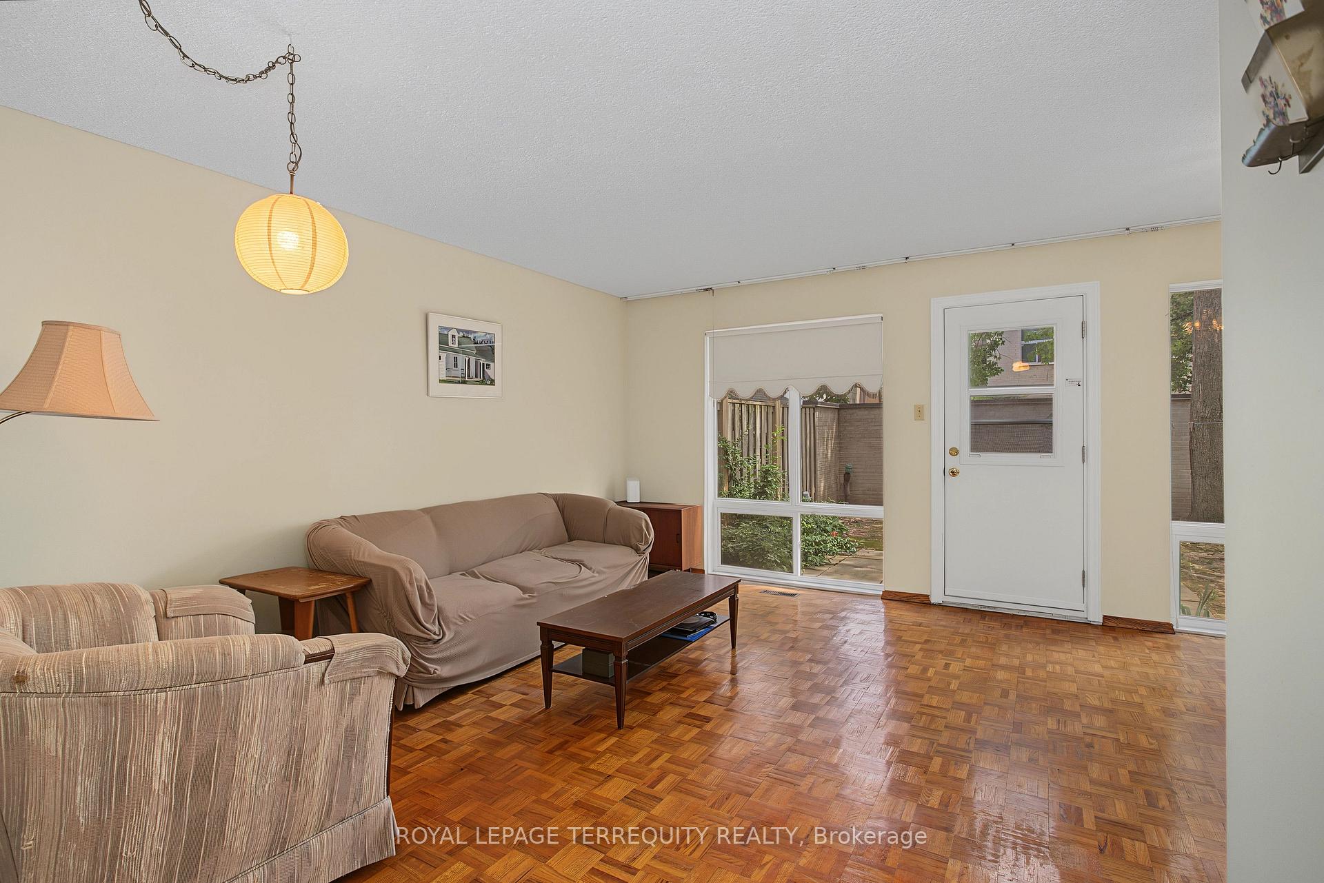 Photo 5 of Unit 18, 11 Four Winds Drive, North York, York University Heights — HOMEH