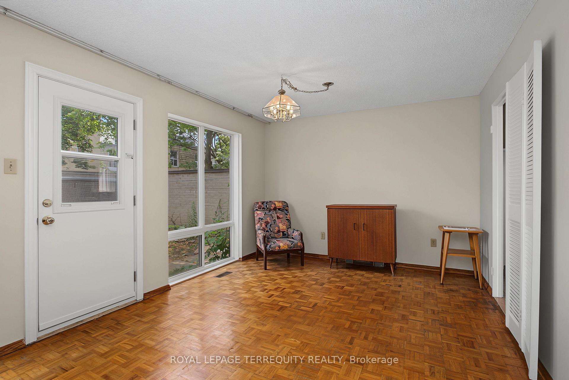 Photo 8 of Unit 18, 11 Four Winds Drive, North York, York University Heights — HOMEH
