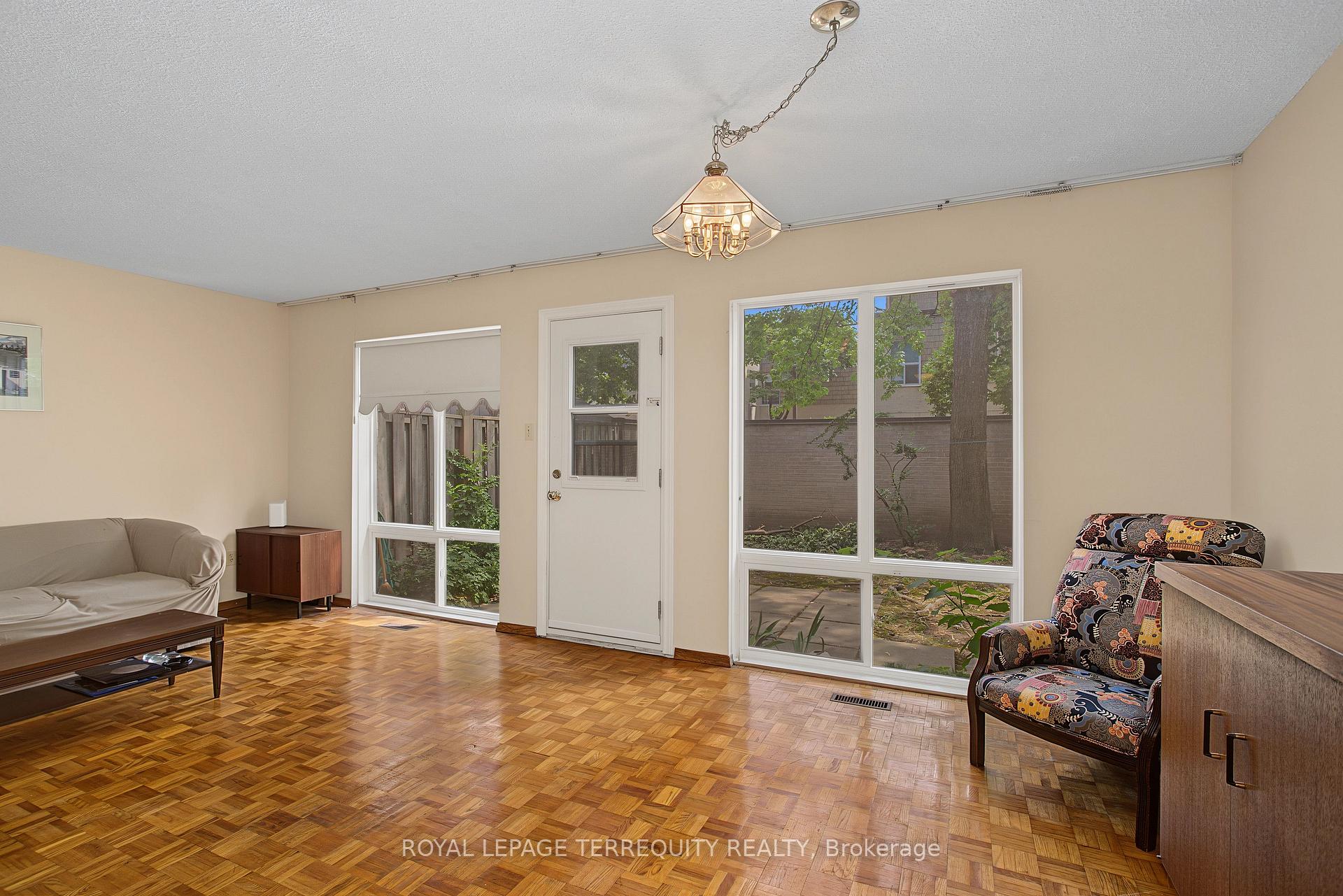 Photo 11 of Unit 18, 11 Four Winds Drive, North York, York University Heights — HOMEH