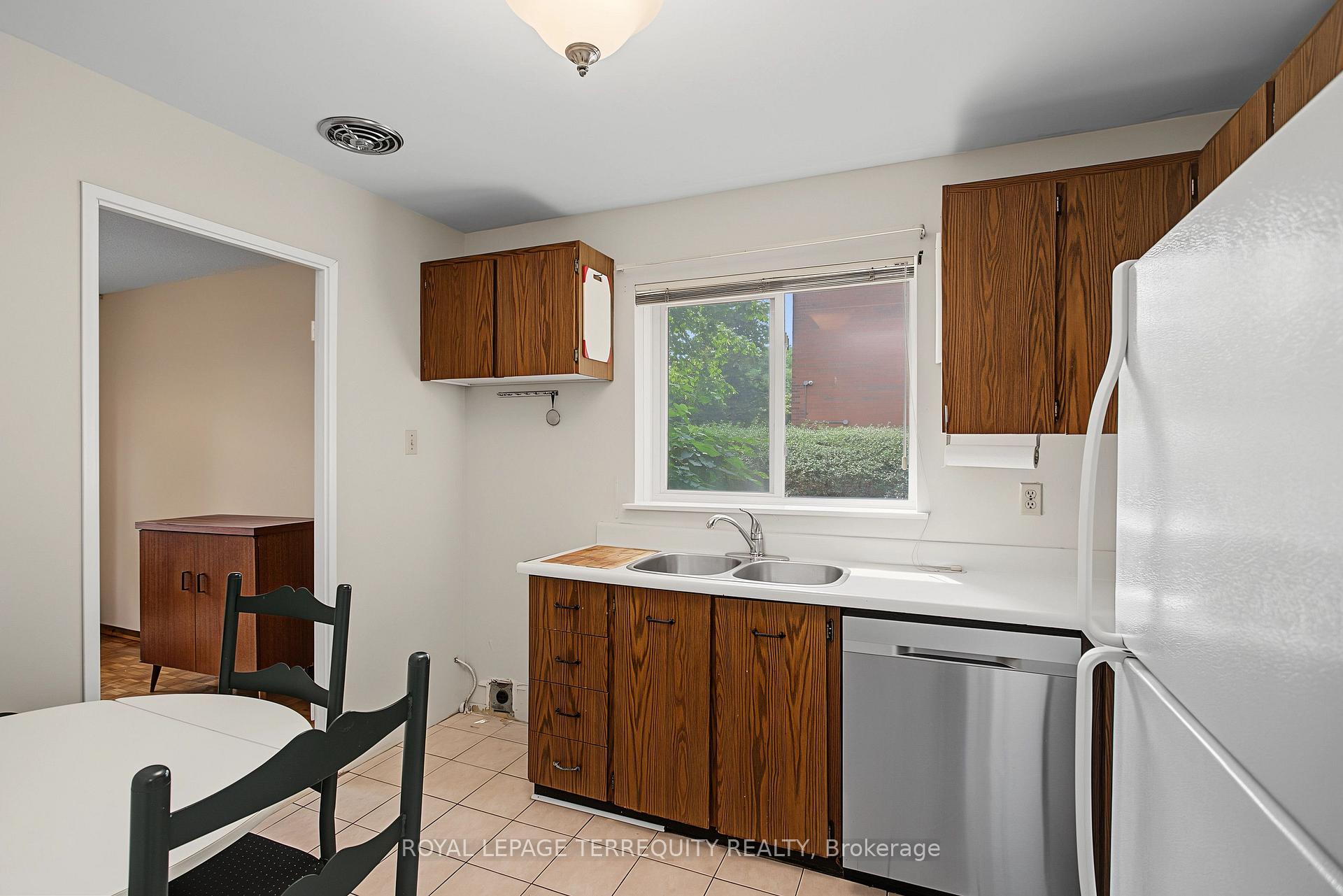 Photo 12 of Unit 18, 11 Four Winds Drive, North York, York University Heights — HOMEH
