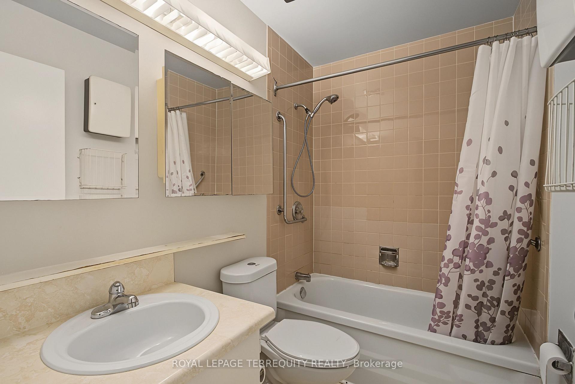 Photo 20 of Unit 18, 11 Four Winds Drive, North York, York University Heights — HOMEH