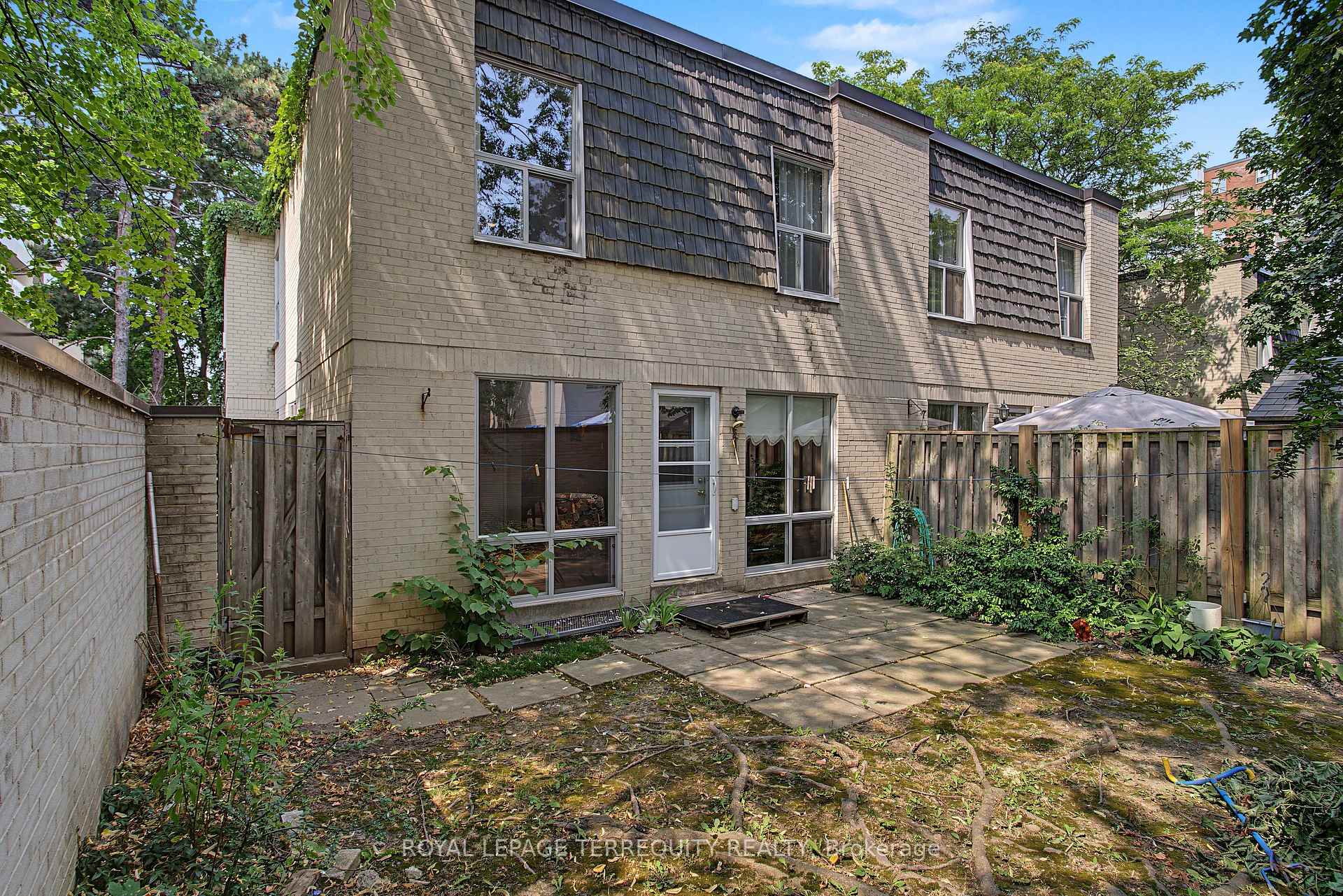 Photo 24 of Unit 18, 11 Four Winds Drive, North York, York University Heights — HOMEH