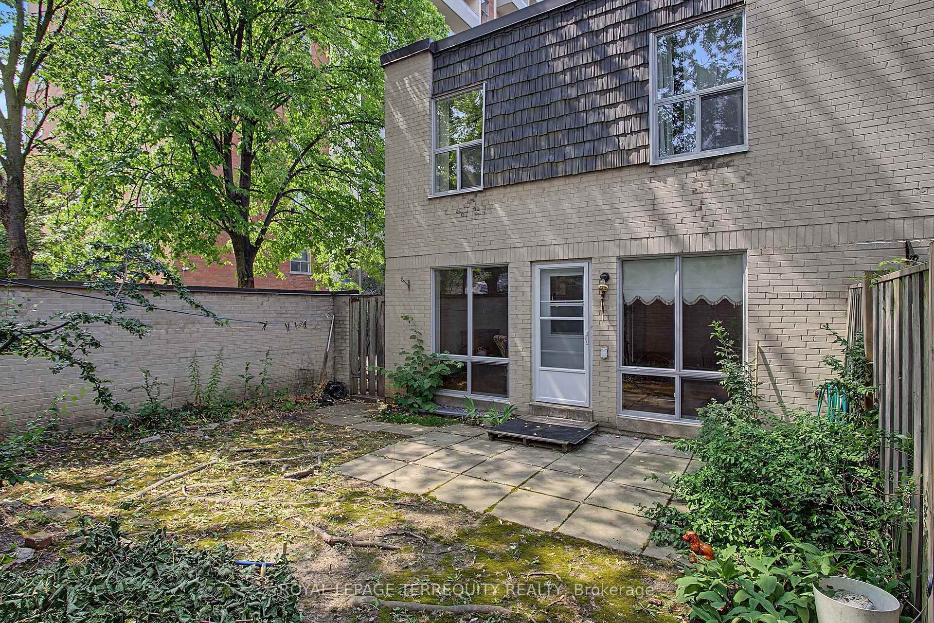 Photo 25 of Unit 18, 11 Four Winds Drive, North York, York University Heights — HOMEH
