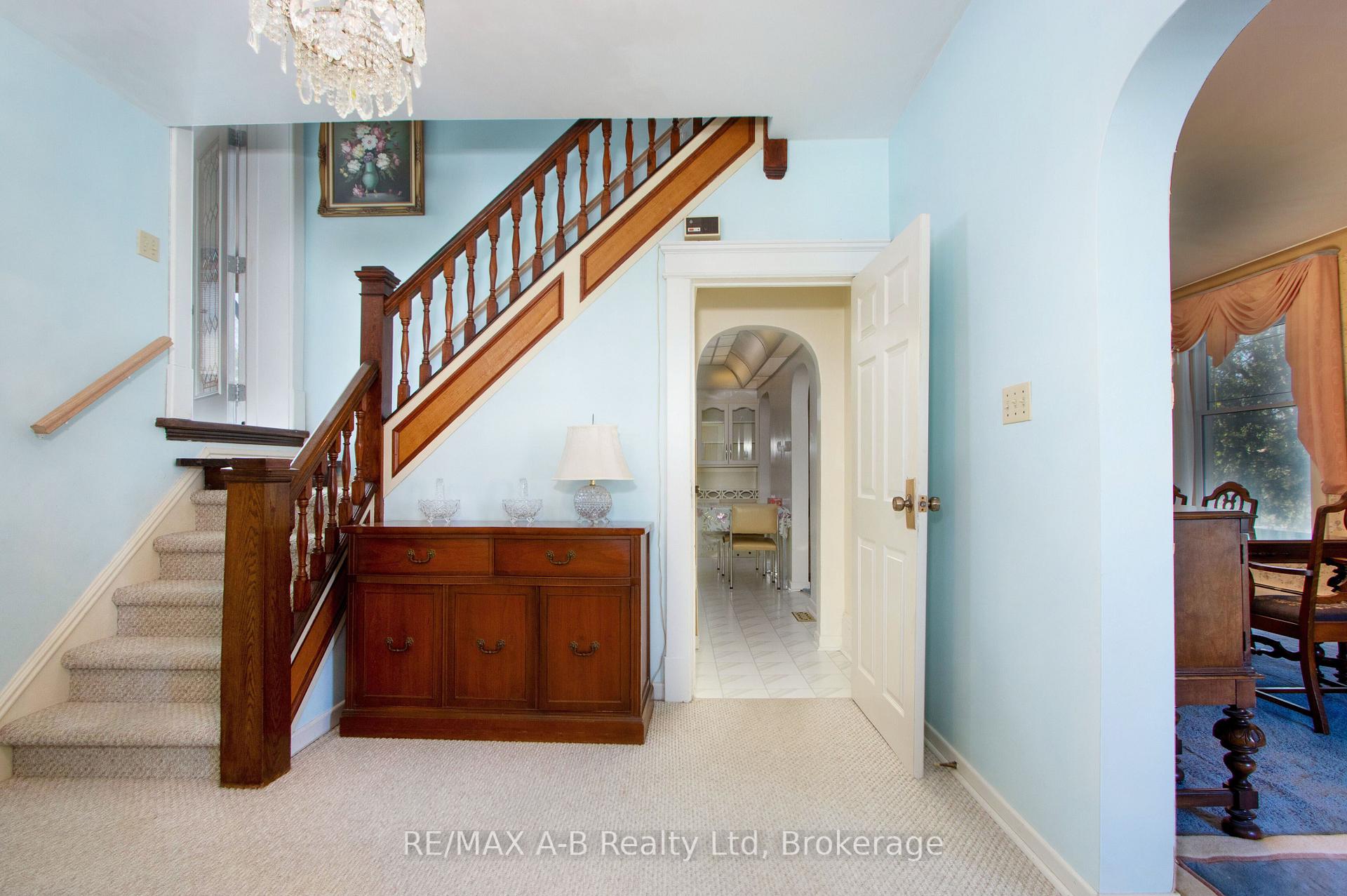 Photo 4 of 235 William Street, Stratford — HOMEH
