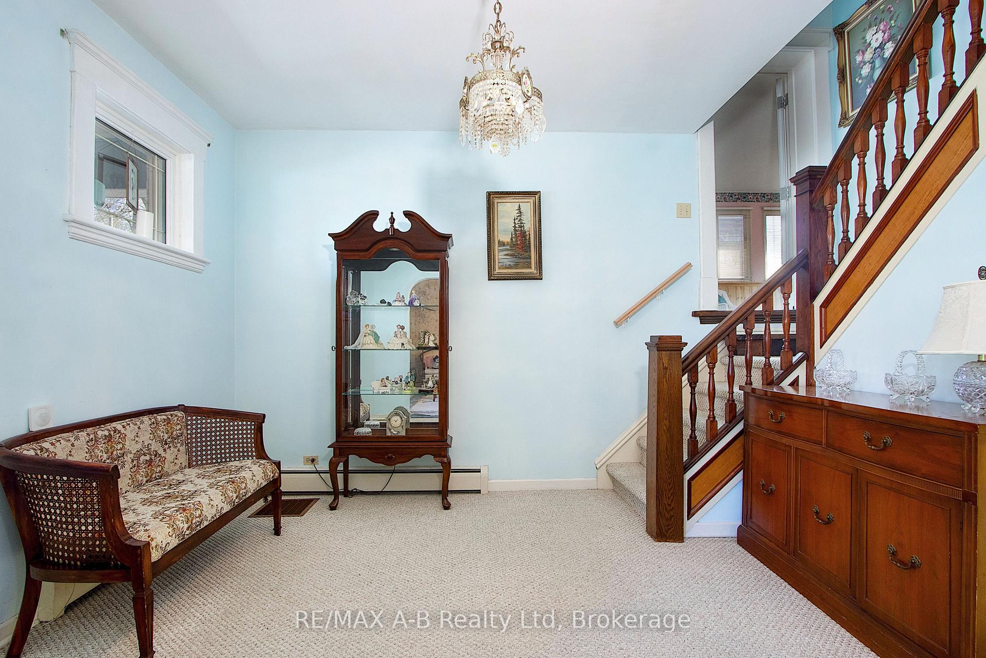 Photo 5 of 235 William Street, Stratford — HOMEH