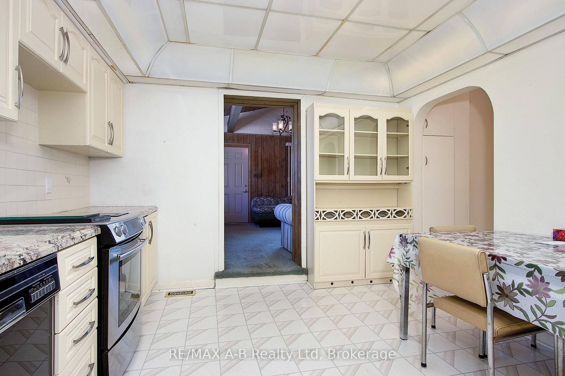 Photo 9 of 235 William Street, Stratford — HOMEH