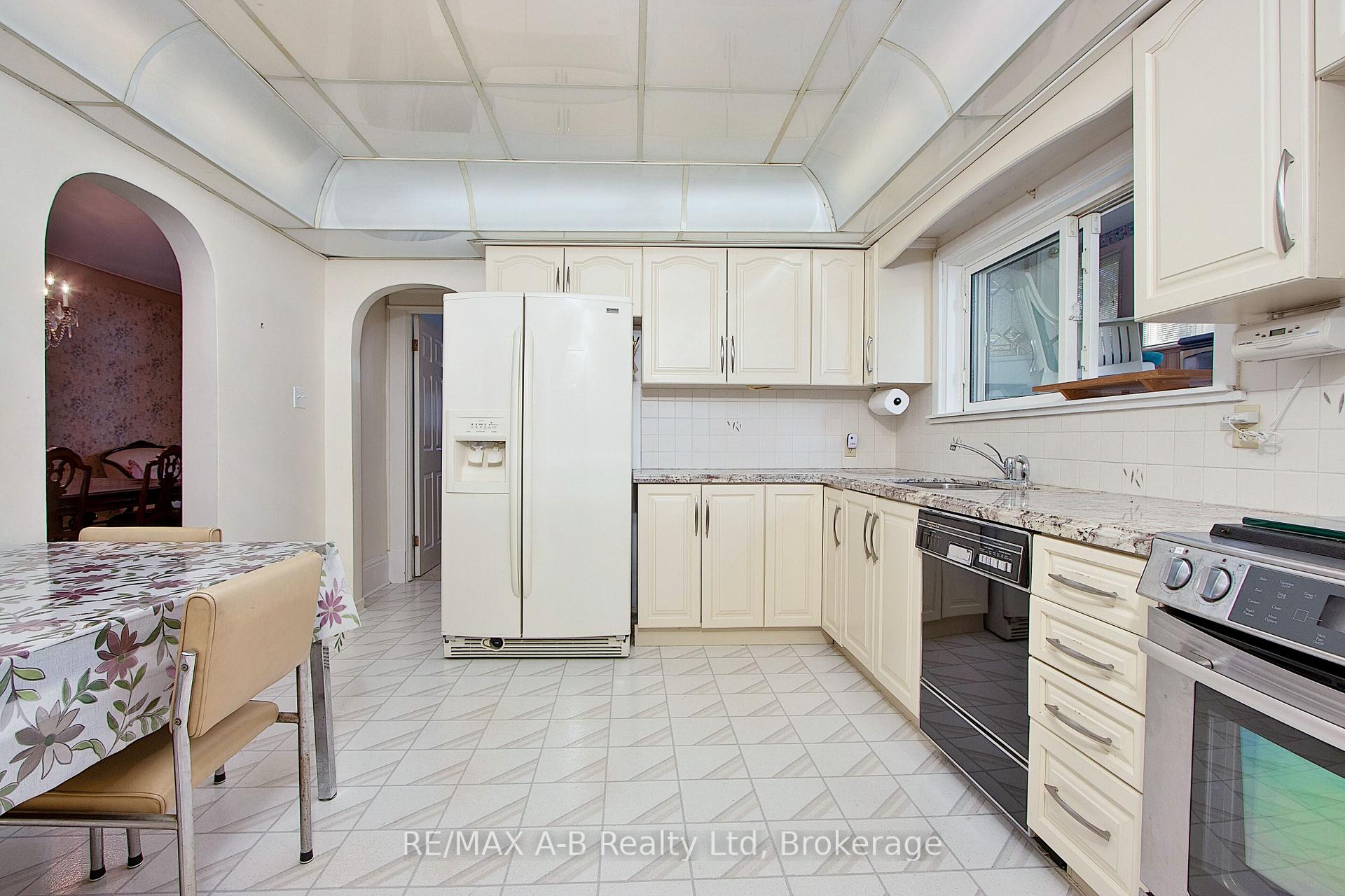 Photo 10 of 235 William Street, Stratford — HOMEH