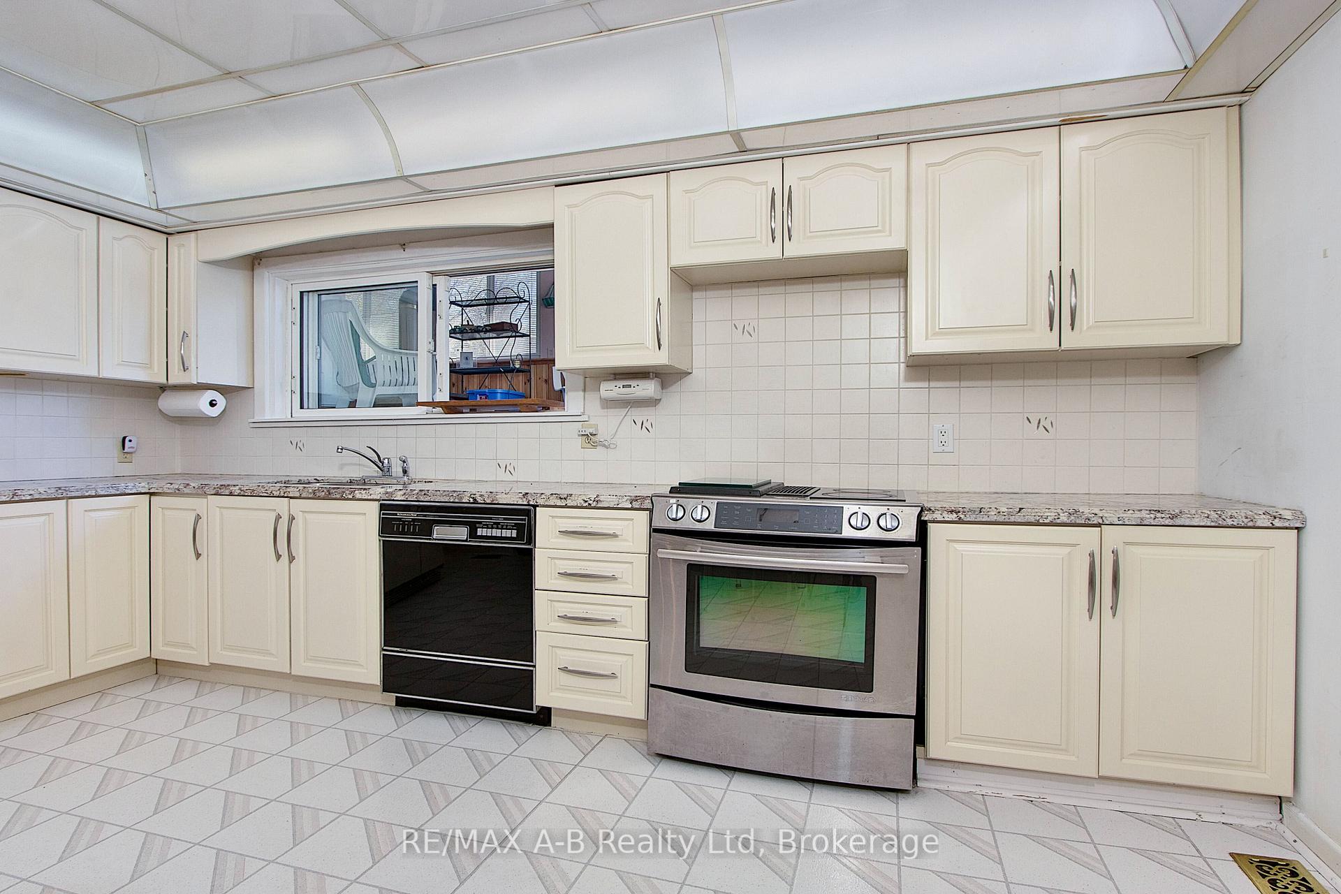 Photo 11 of 235 William Street, Stratford — HOMEH