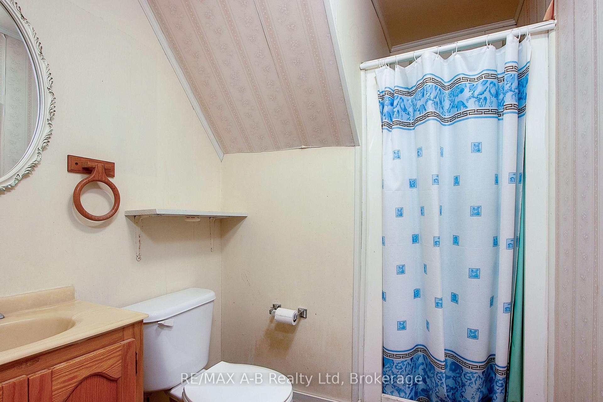Photo 21 of 235 William Street, Stratford — HOMEH