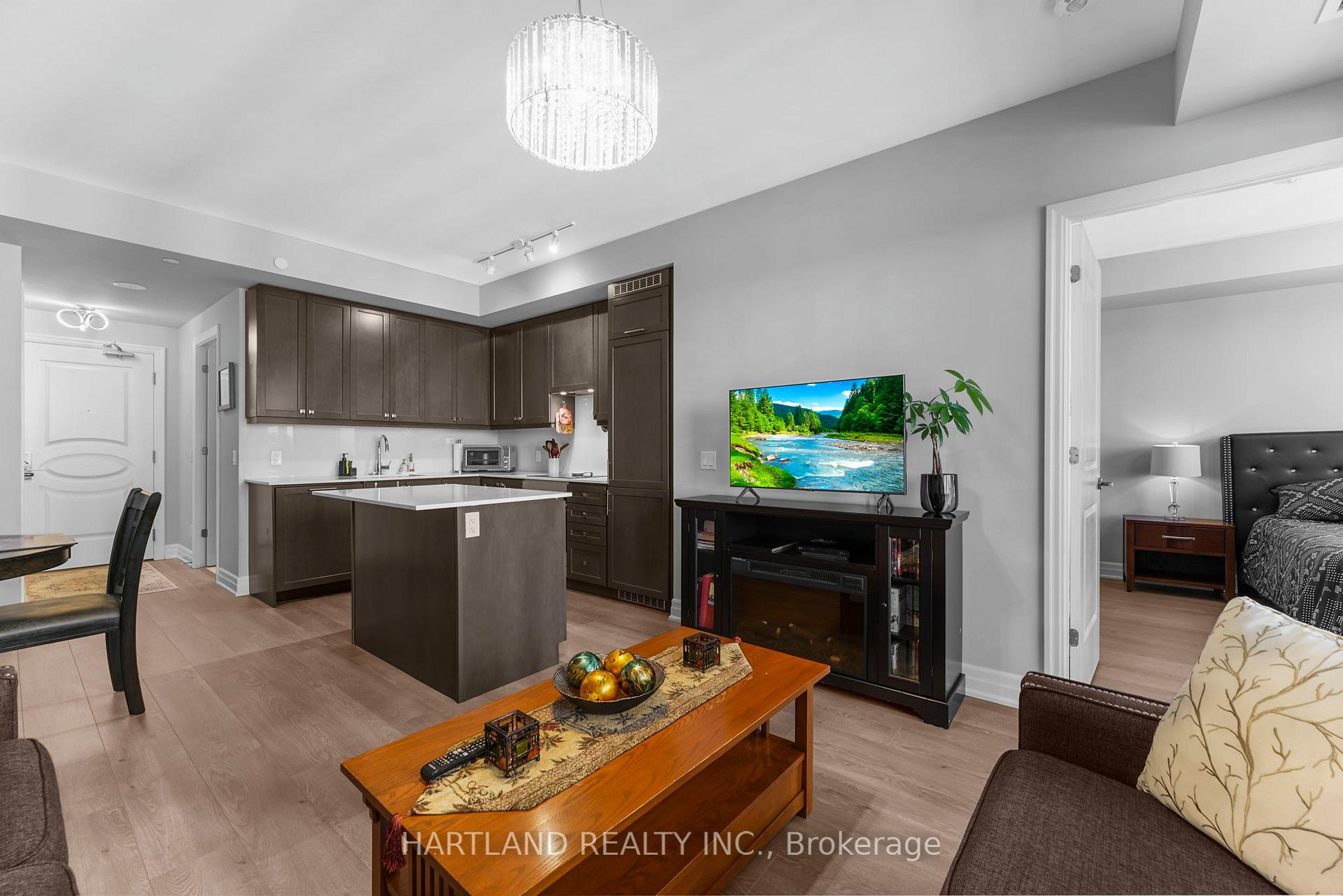 Photo 7 of Unit 810, 9075 Jane Street, Vaughan, Concord — HOMEH
