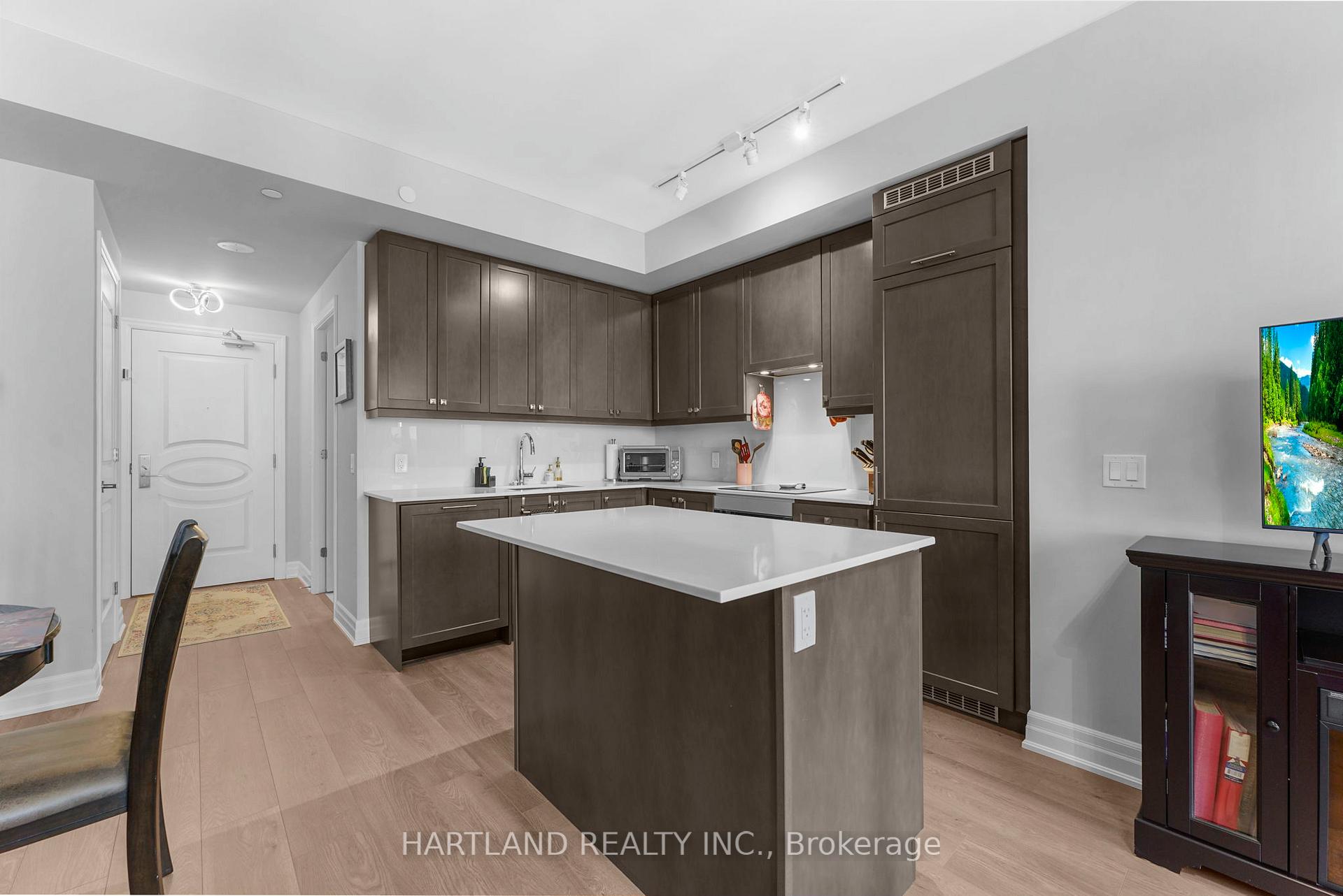 Photo 10 of Unit 810, 9075 Jane Street, Vaughan, Concord — HOMEH