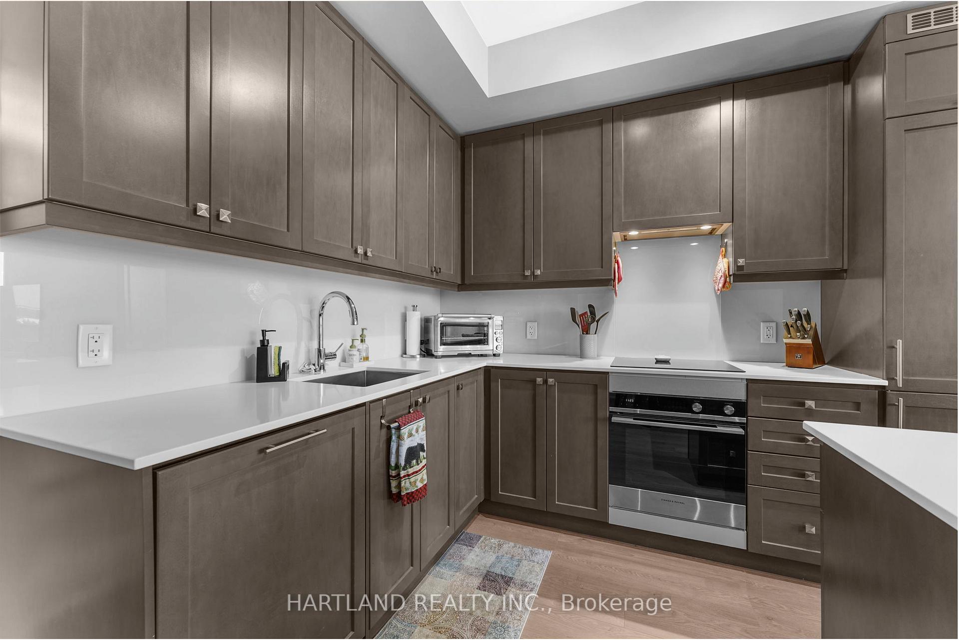 Photo 13 of Unit 810, 9075 Jane Street, Vaughan, Concord — HOMEH