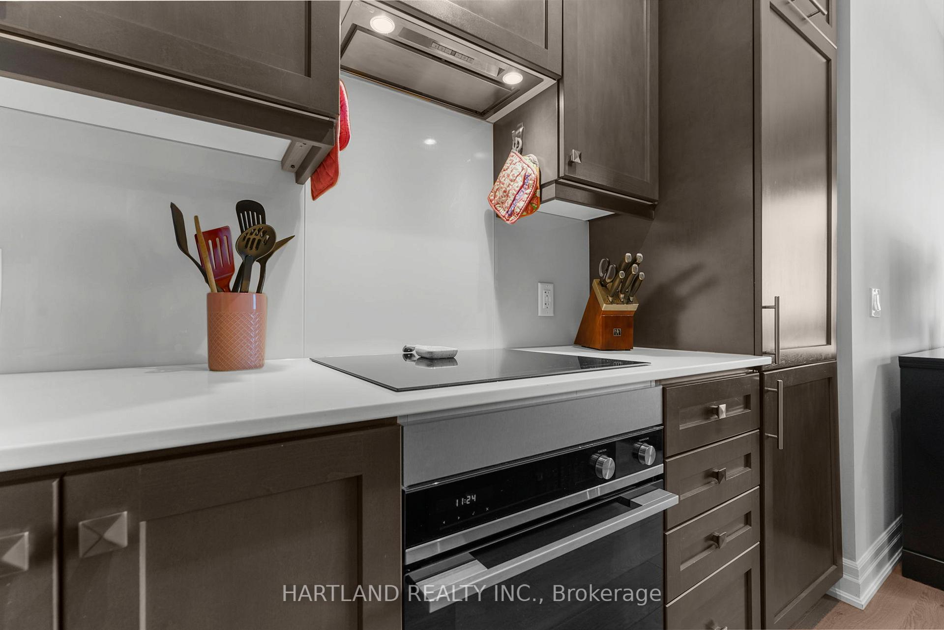 Photo 14 of Unit 810, 9075 Jane Street, Vaughan, Concord — HOMEH