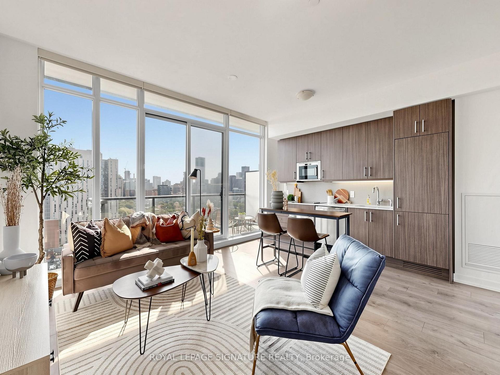 Photo 3 of Unit PH2, 297 College Street, Toronto, Kensington-Chinatown — HOMEH