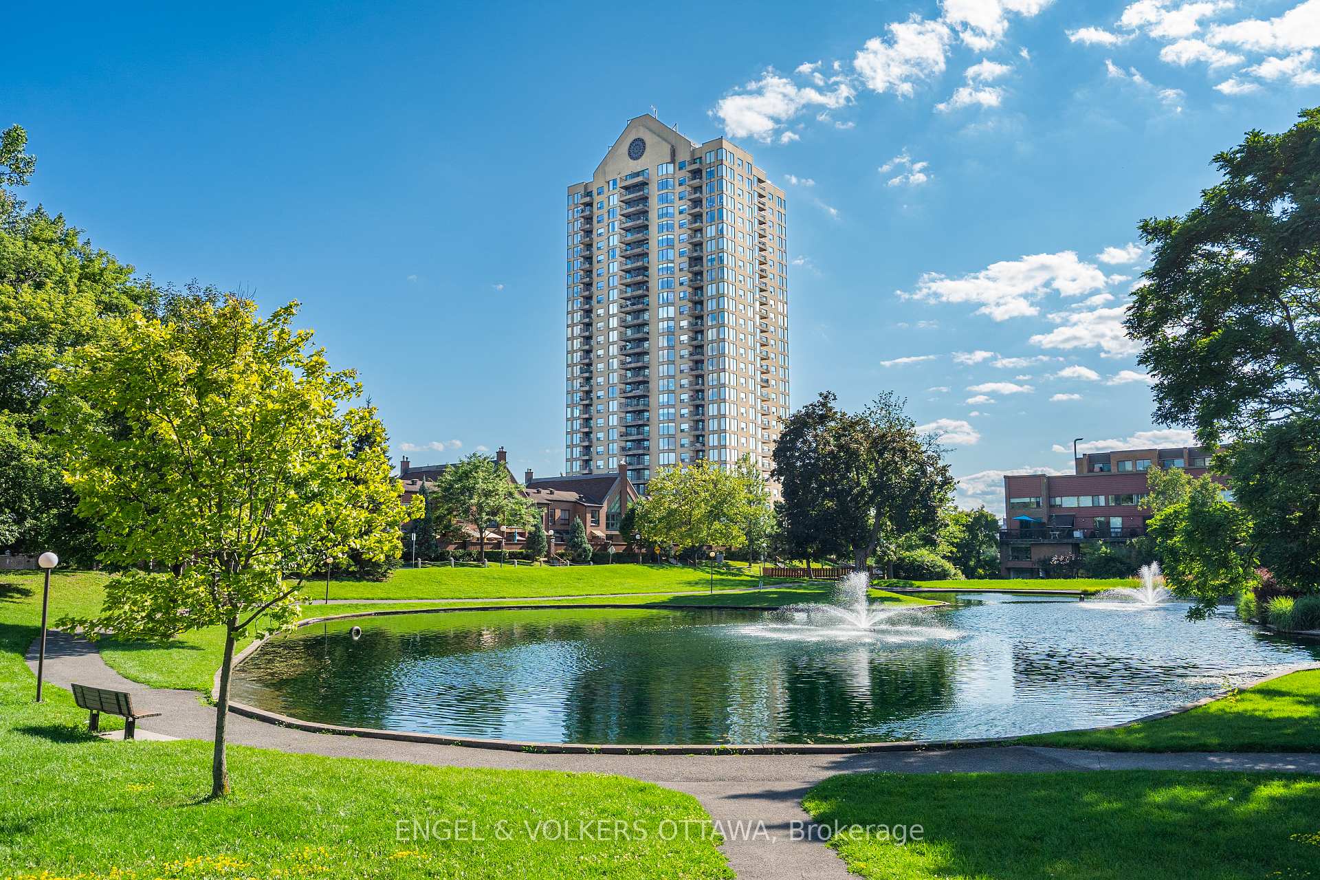Photo 1 of Unit 205, 545 St Laurent Boulevard, Ottawa, Viscount Alexander Park — HOMEH