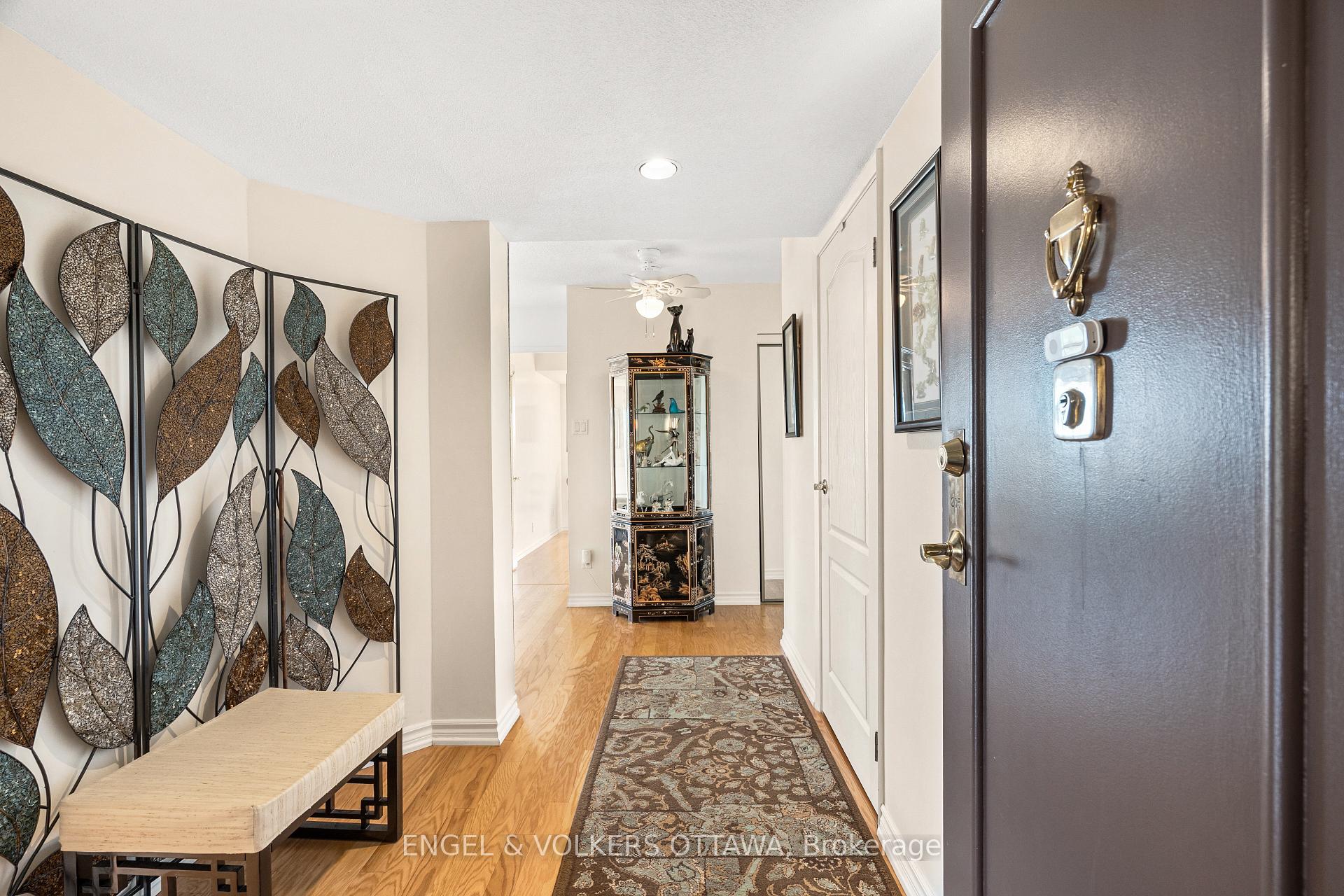 Photo 2 of Unit 205, 545 St Laurent Boulevard, Ottawa, Viscount Alexander Park — HOMEH