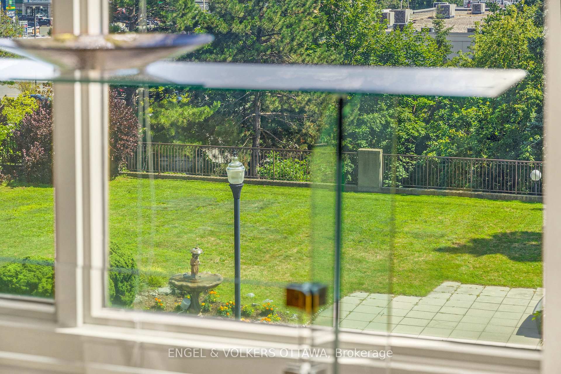 Photo 6 of Unit 205, 545 St Laurent Boulevard, Ottawa, Viscount Alexander Park — HOMEH