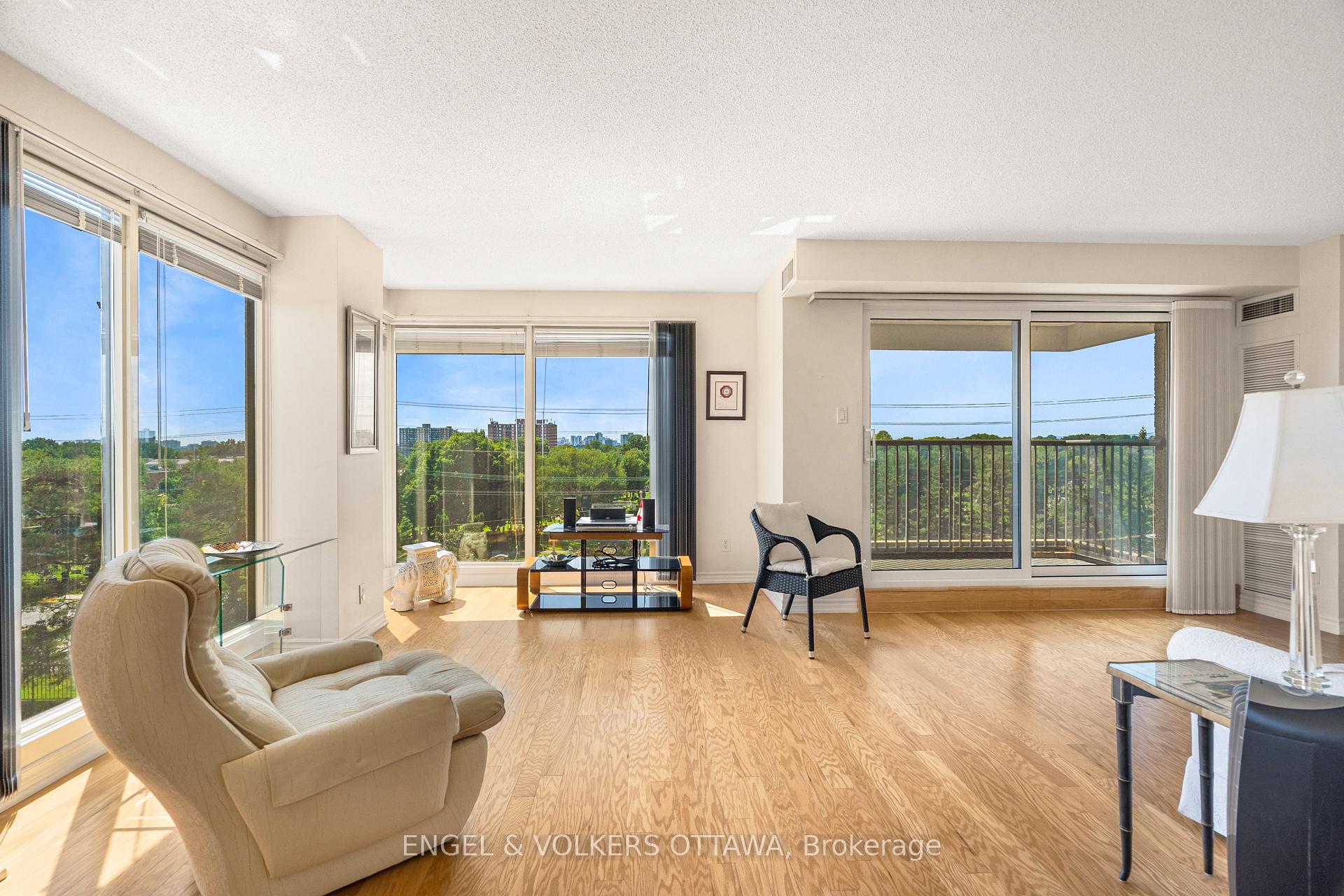 Photo 7 of Unit 205, 545 St Laurent Boulevard, Ottawa, Viscount Alexander Park — HOMEH
