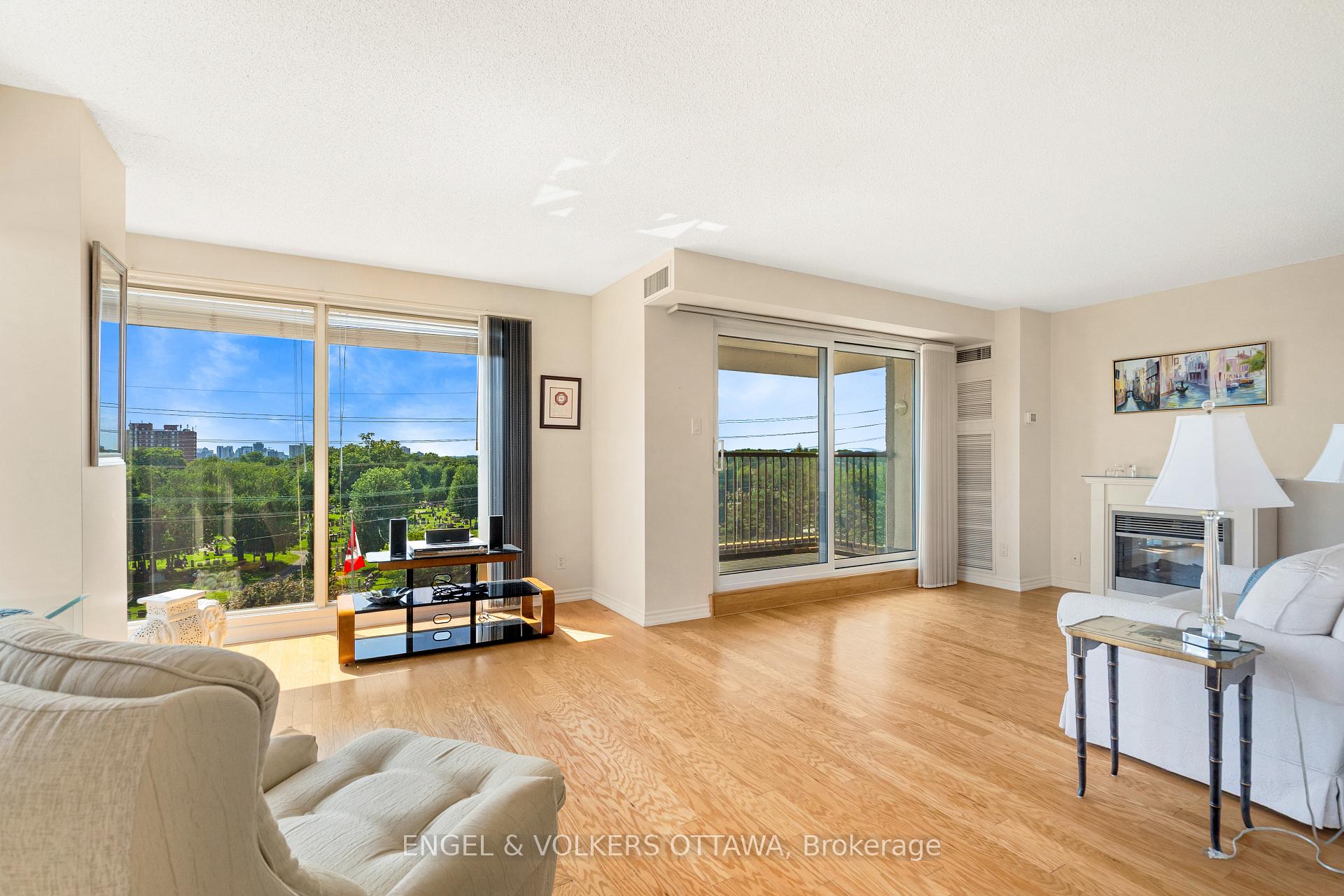 Photo 8 of Unit 205, 545 St Laurent Boulevard, Ottawa, Viscount Alexander Park — HOMEH