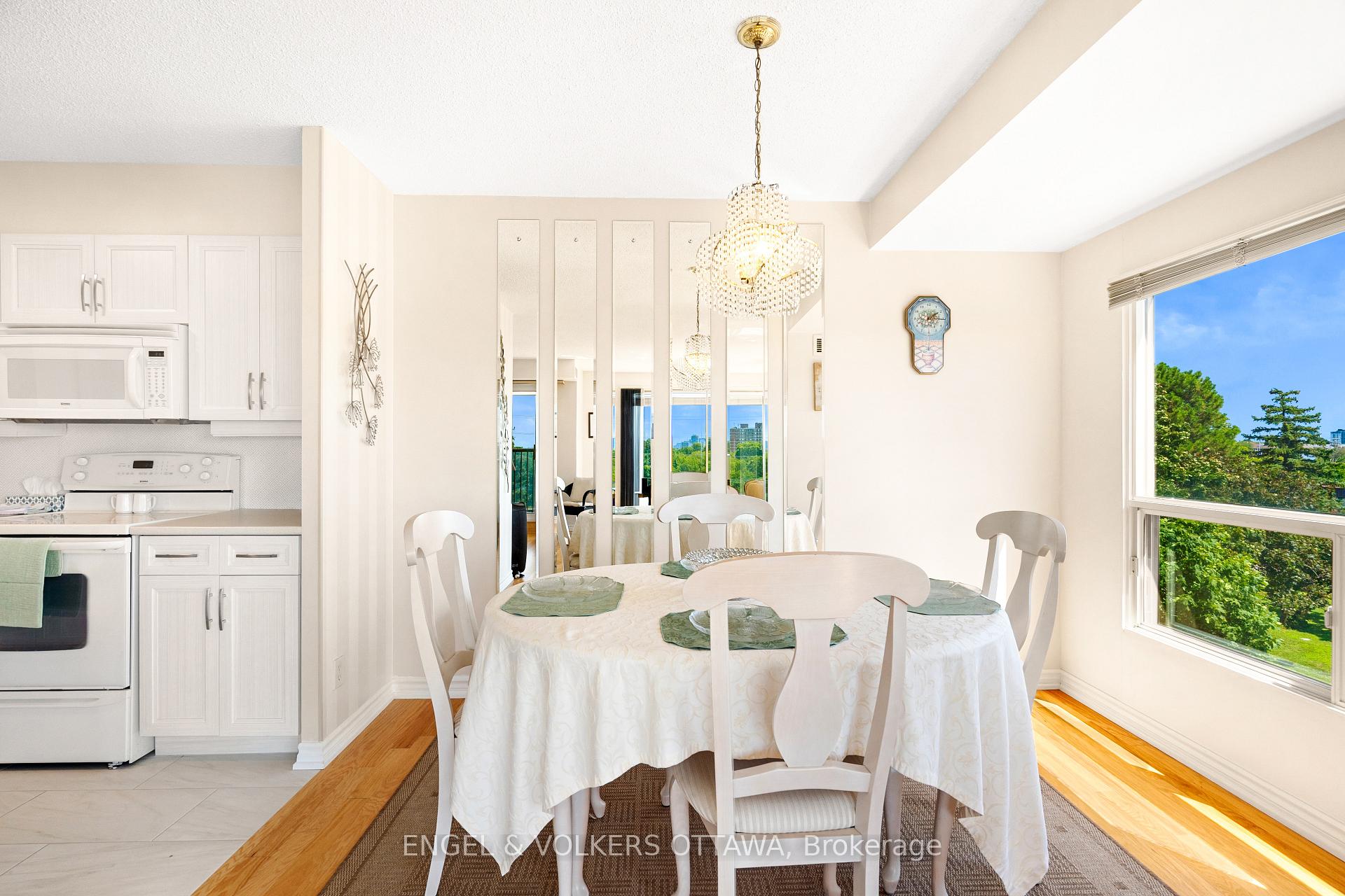 Photo 10 of Unit 205, 545 St Laurent Boulevard, Ottawa, Viscount Alexander Park — HOMEH