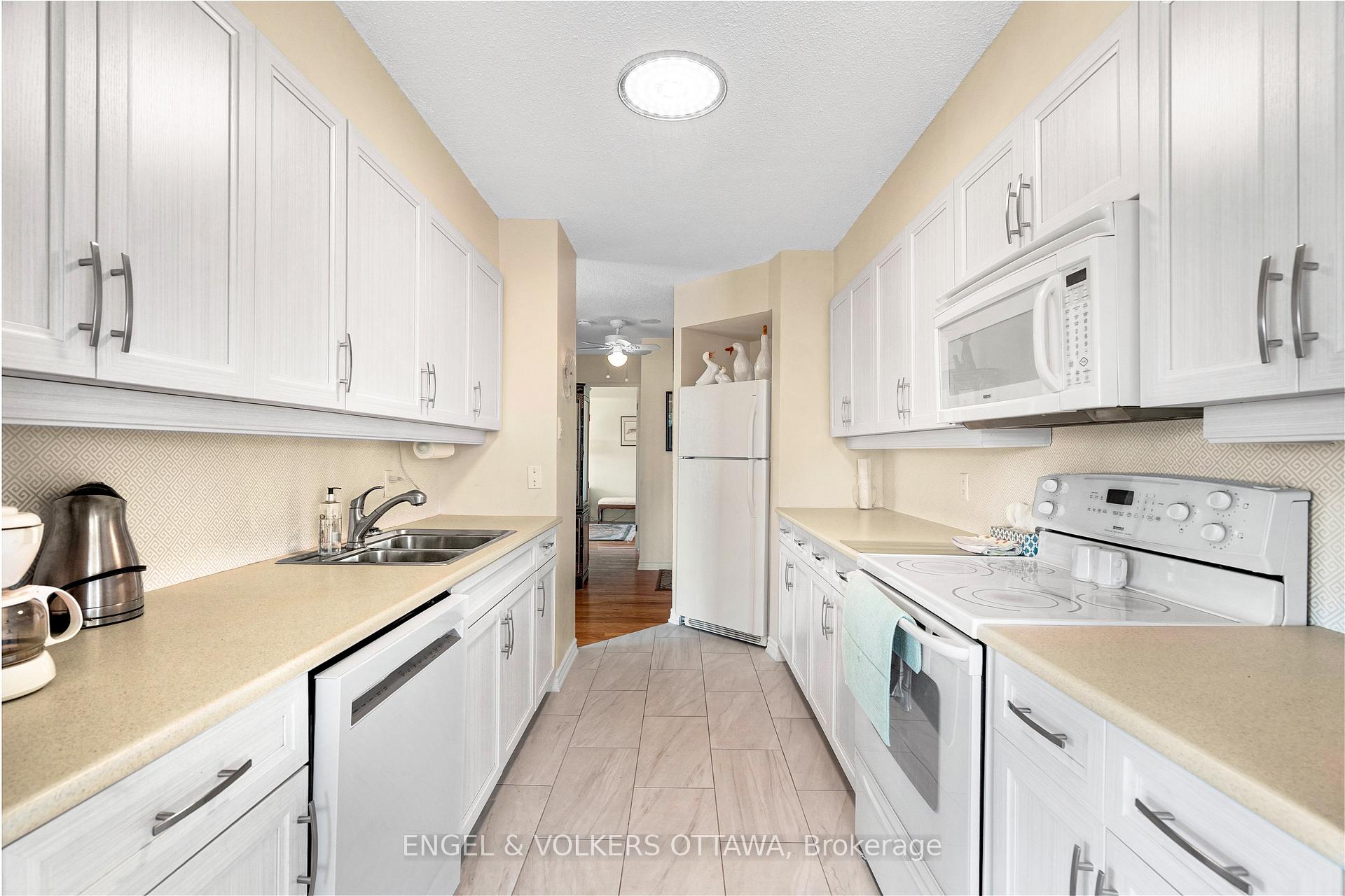 Photo 12 of Unit 205, 545 St Laurent Boulevard, Ottawa, Viscount Alexander Park — HOMEH