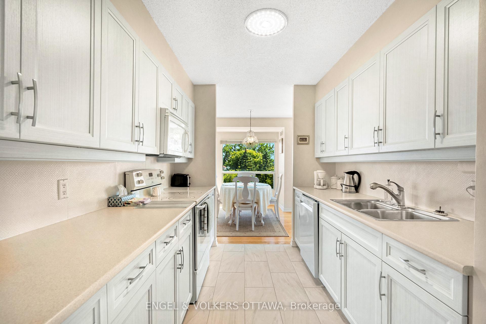 Photo 13 of Unit 205, 545 St Laurent Boulevard, Ottawa, Viscount Alexander Park — HOMEH
