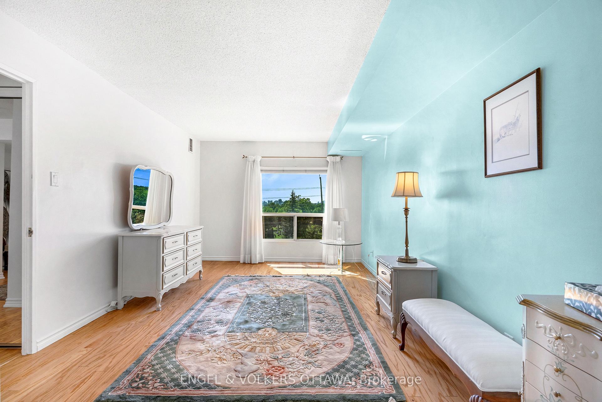Photo 15 of Unit 205, 545 St Laurent Boulevard, Ottawa, Viscount Alexander Park — HOMEH