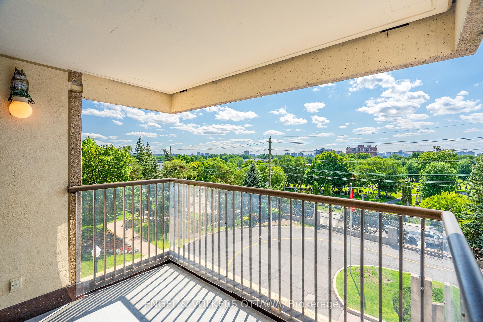Photo 31 of Unit 205, 545 St Laurent Boulevard, Ottawa, Viscount Alexander Park — HOMEH