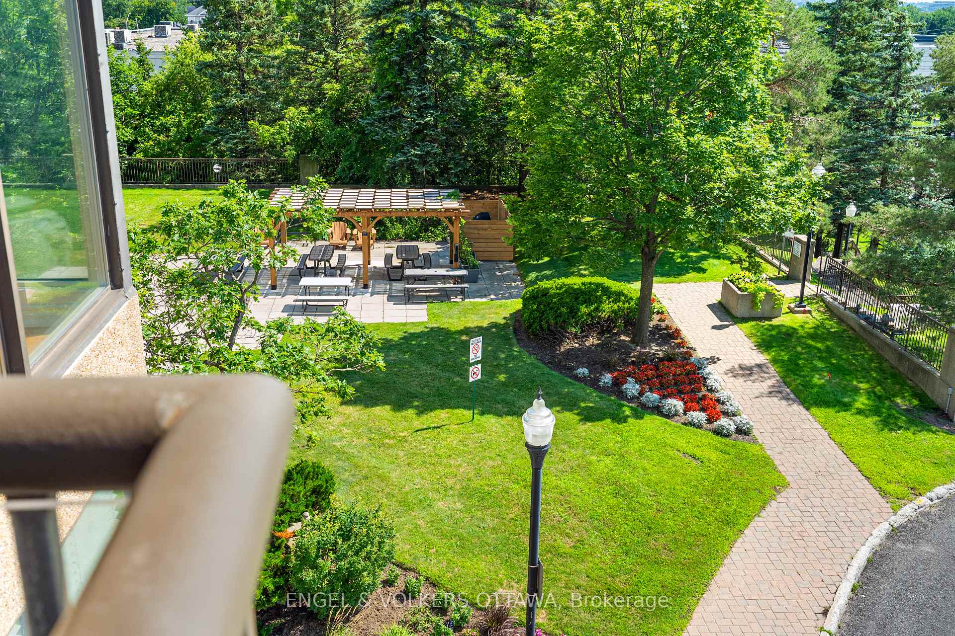 Photo 33 of Unit 205, 545 St Laurent Boulevard, Ottawa, Viscount Alexander Park — HOMEH