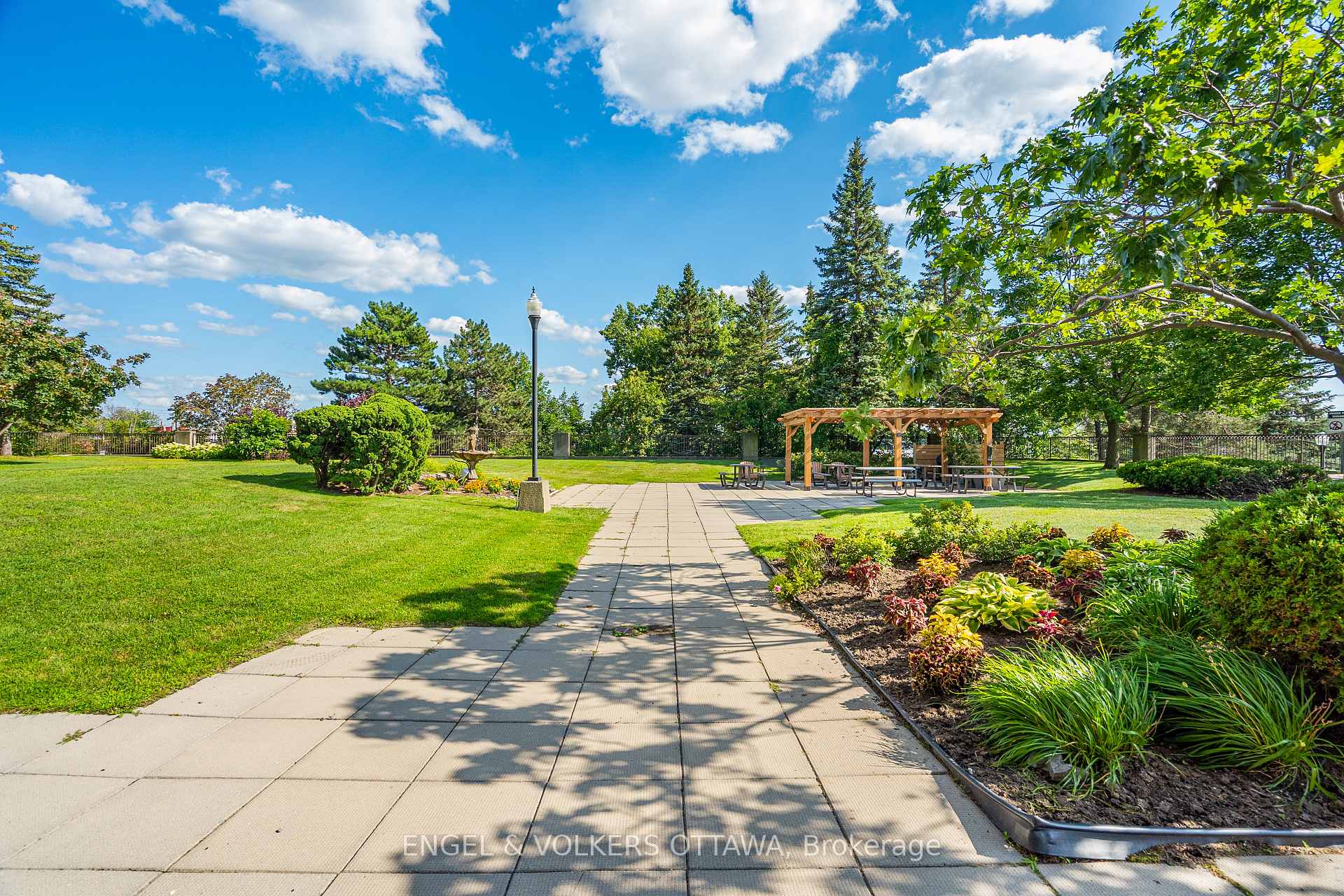 Photo 40 of Unit 205, 545 St Laurent Boulevard, Ottawa, Viscount Alexander Park — HOMEH