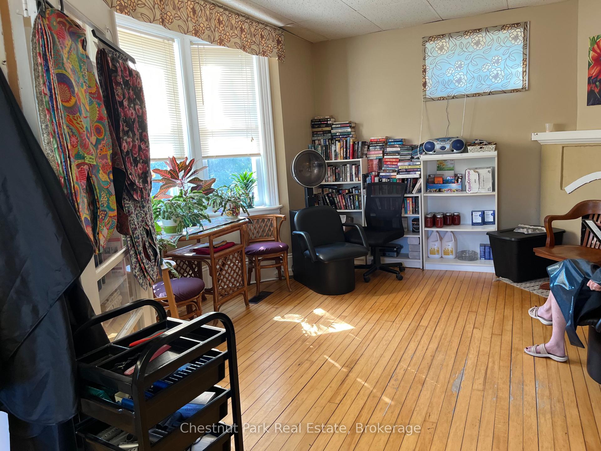 Photo 6 of 151 Royal Street, Gravenhurst, Muskoka (S) — HOMEH