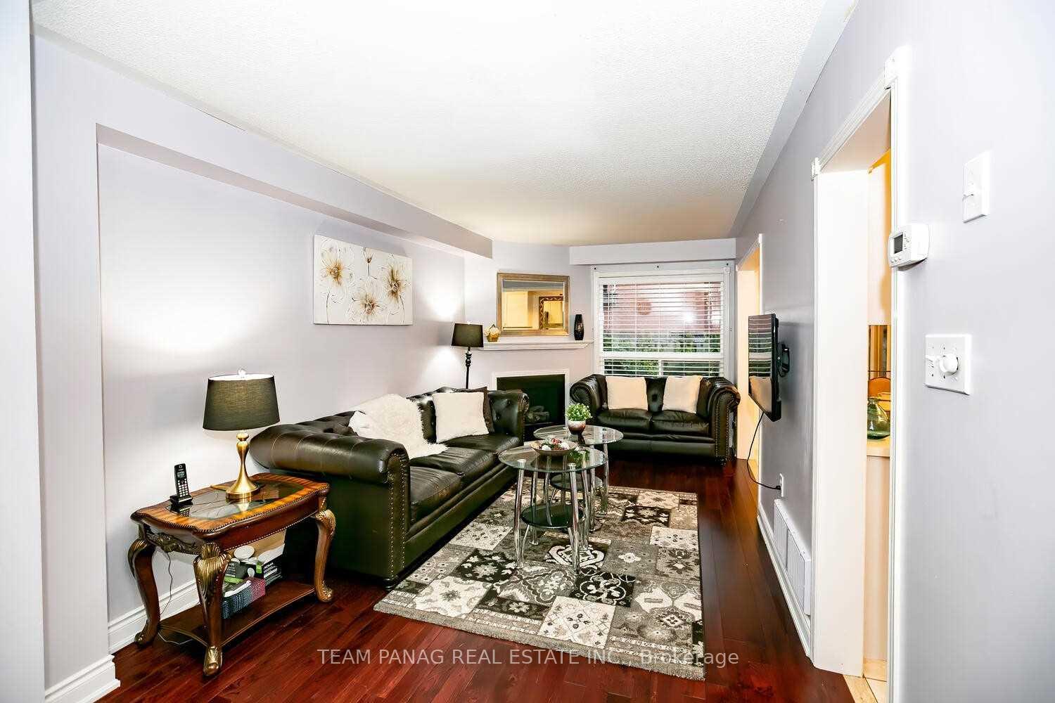 Photo 3 of 4 Queen Anne Drive, Brampton, Fletcher's Meadow — HOMEH