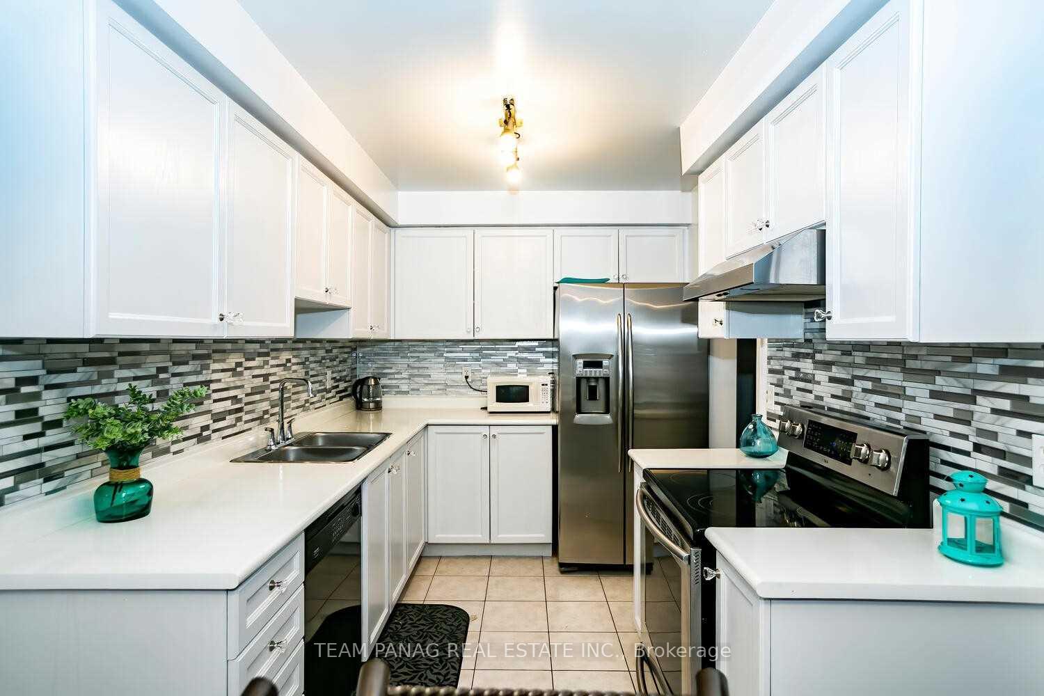Photo 7 of 4 Queen Anne Drive, Brampton, Fletcher's Meadow — HOMEH