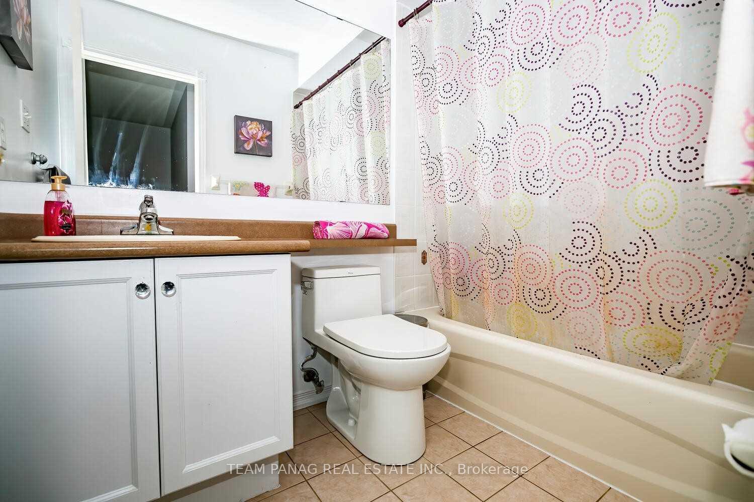 Photo 10 of 4 Queen Anne Drive, Brampton, Fletcher's Meadow — HOMEH