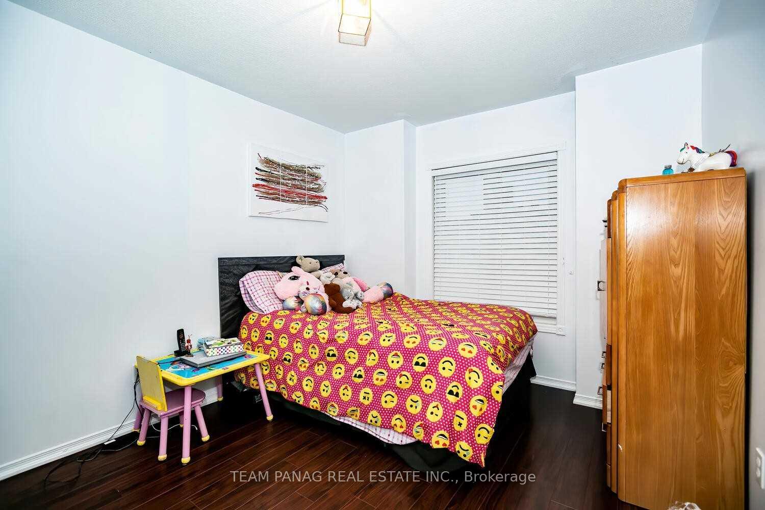 Photo 11 of 4 Queen Anne Drive, Brampton, Fletcher's Meadow — HOMEH