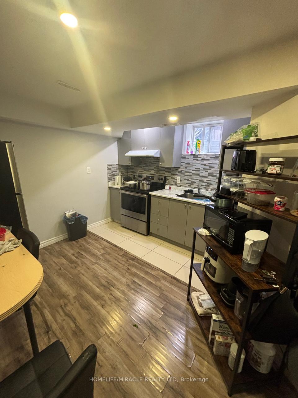 Photo 6 of 16 Truro Circle, Brampton, Brampton North — HOMEH