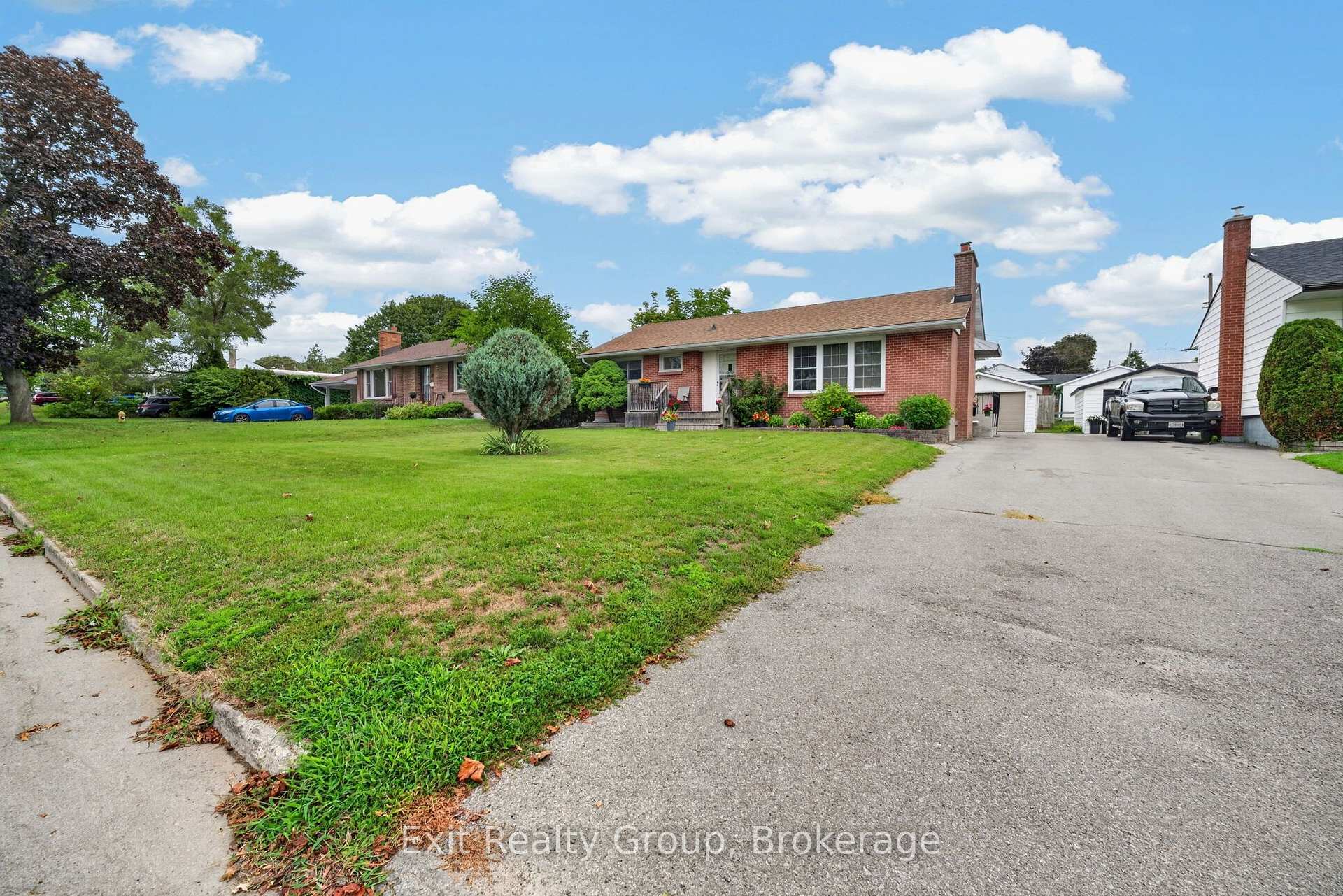 Photo 3 of 41 Second Avenue, Quinte West, Trenton Ward — HOMEH