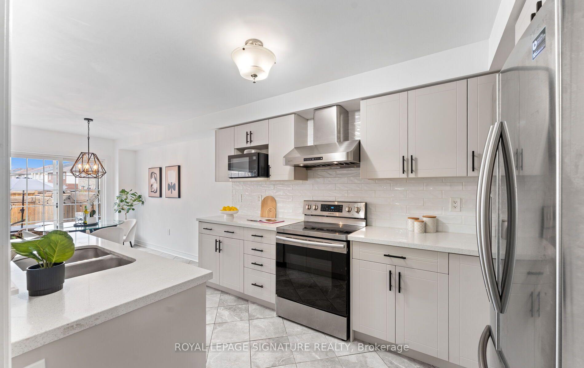 Photo 3 of 104 Whitefoot Crescent, Ajax, South East — HOMEH